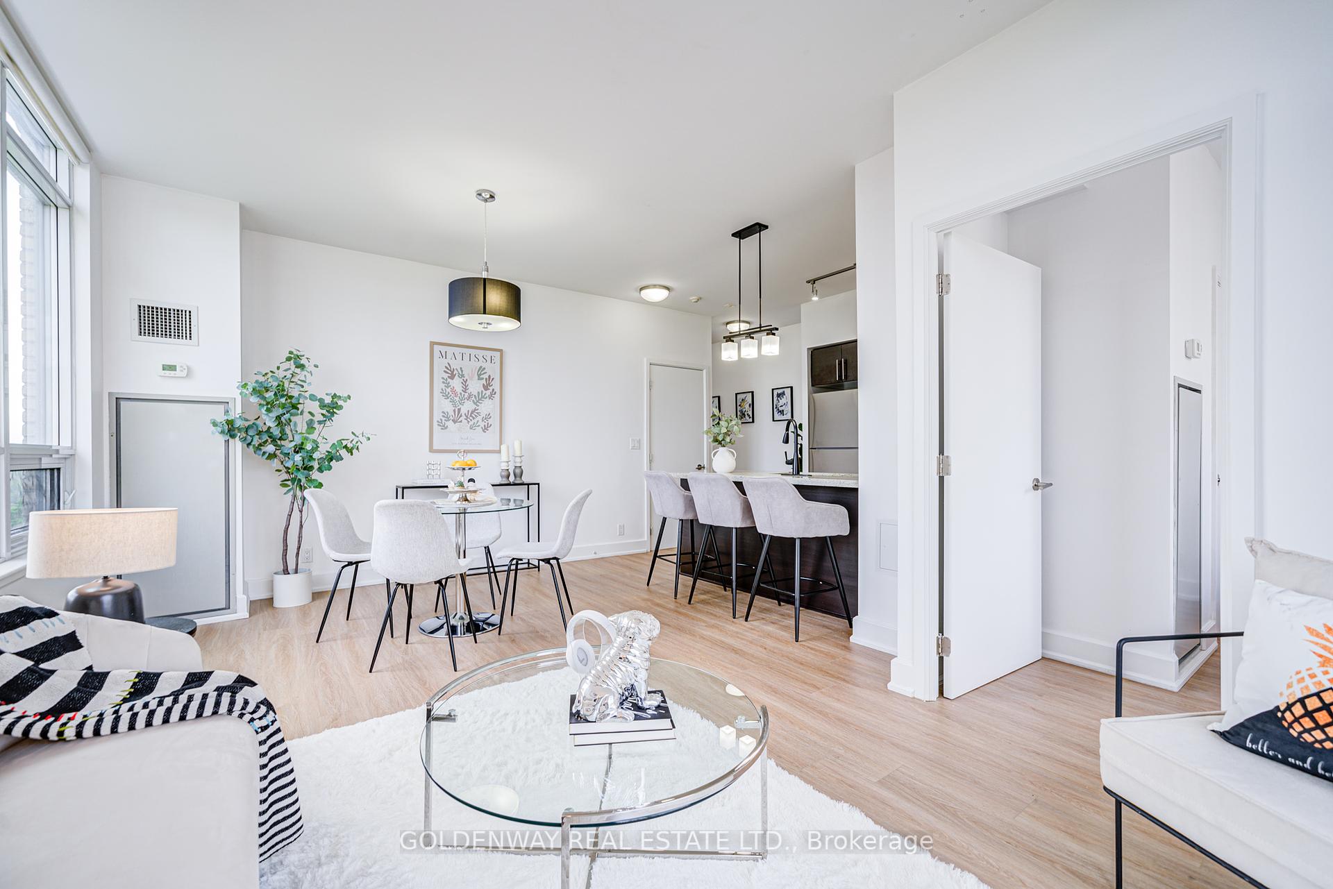 2 Bedrooms Condo at 676 Sheppard, Toronto For sale