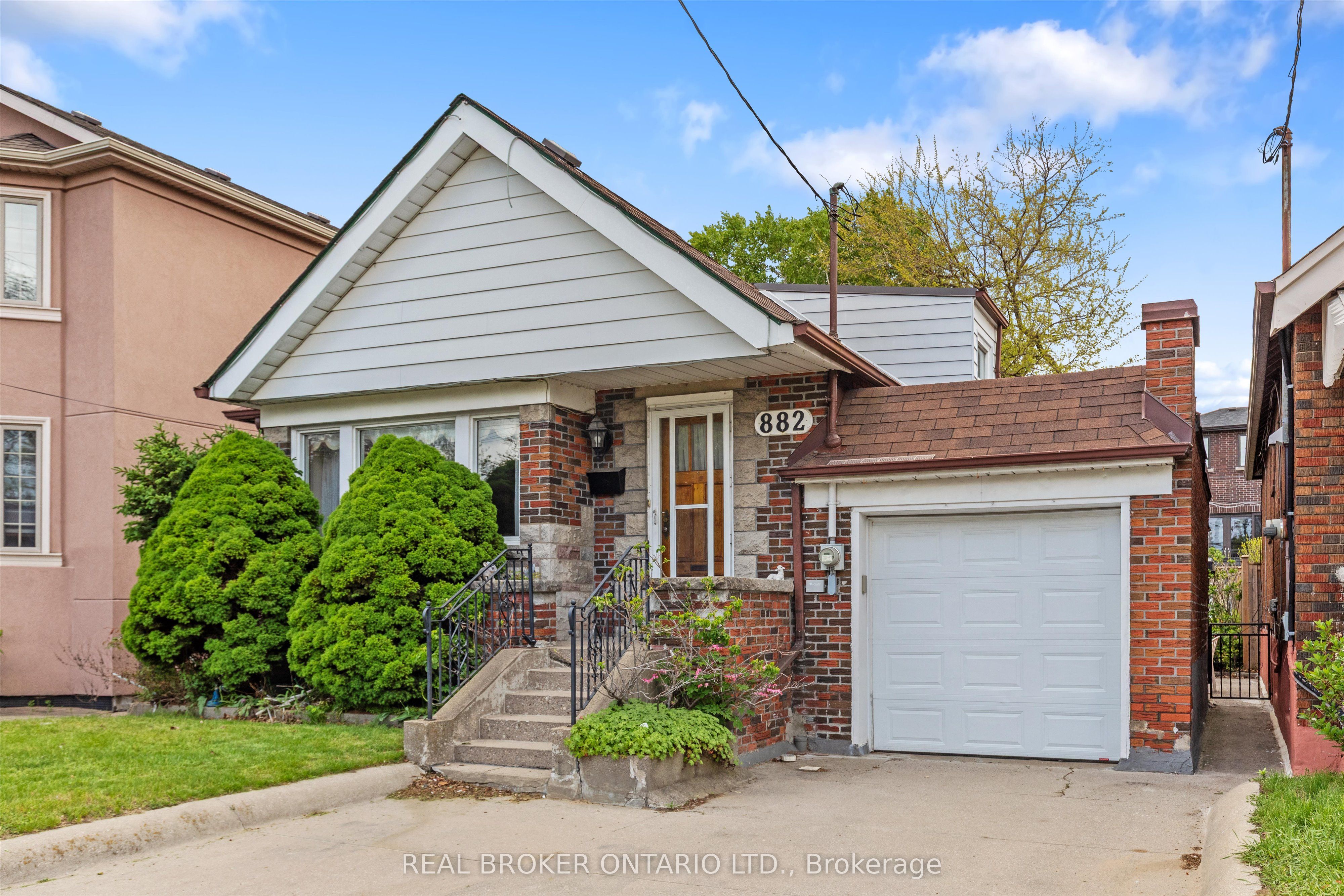 882 Coxwell Avenue