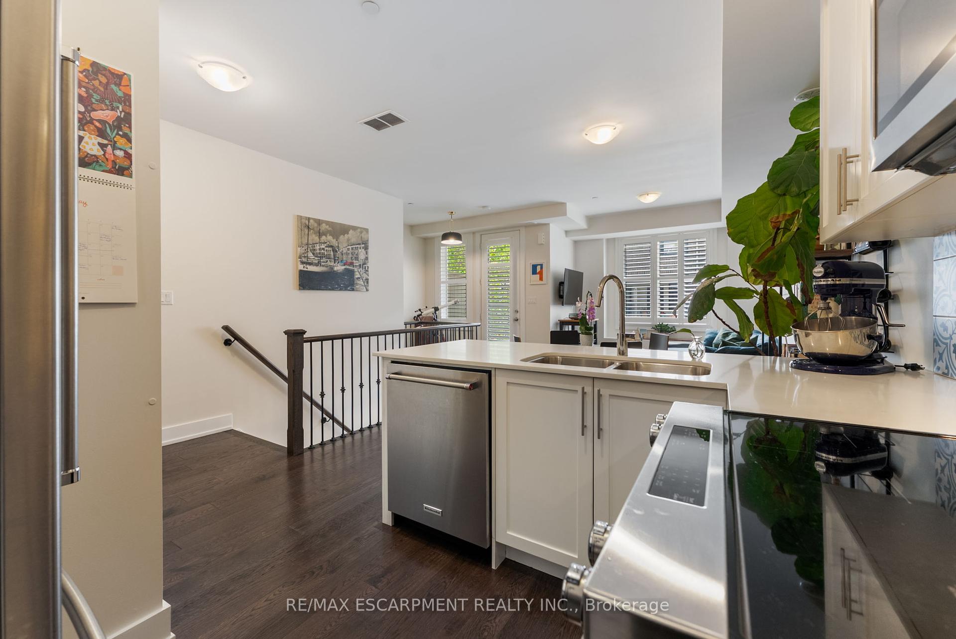 2 Bedrooms Condo at 6 Drummond, Toronto For sale