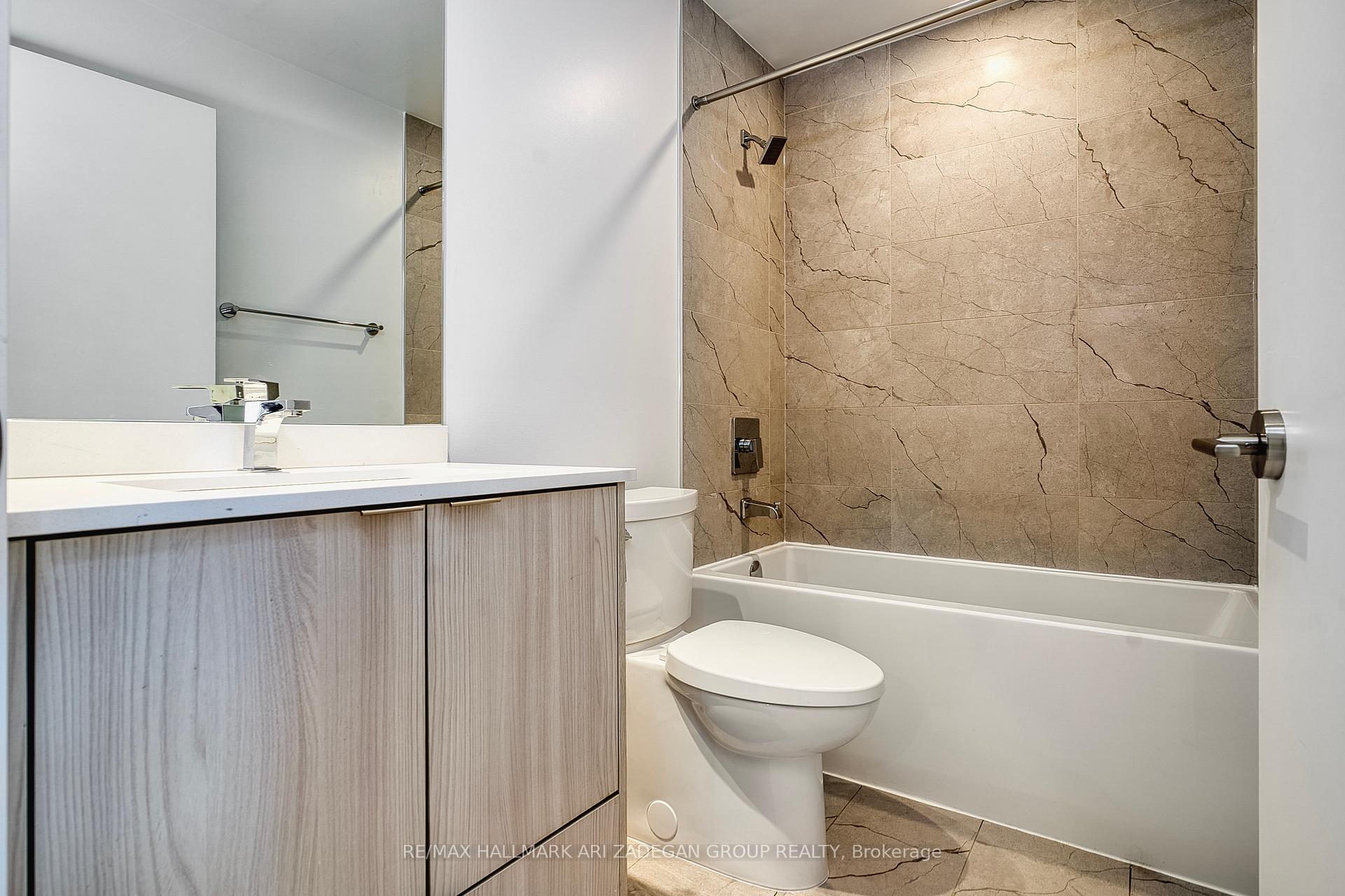 3 Bedrooms Condo at 1926 Lake Shore, Toronto For sale