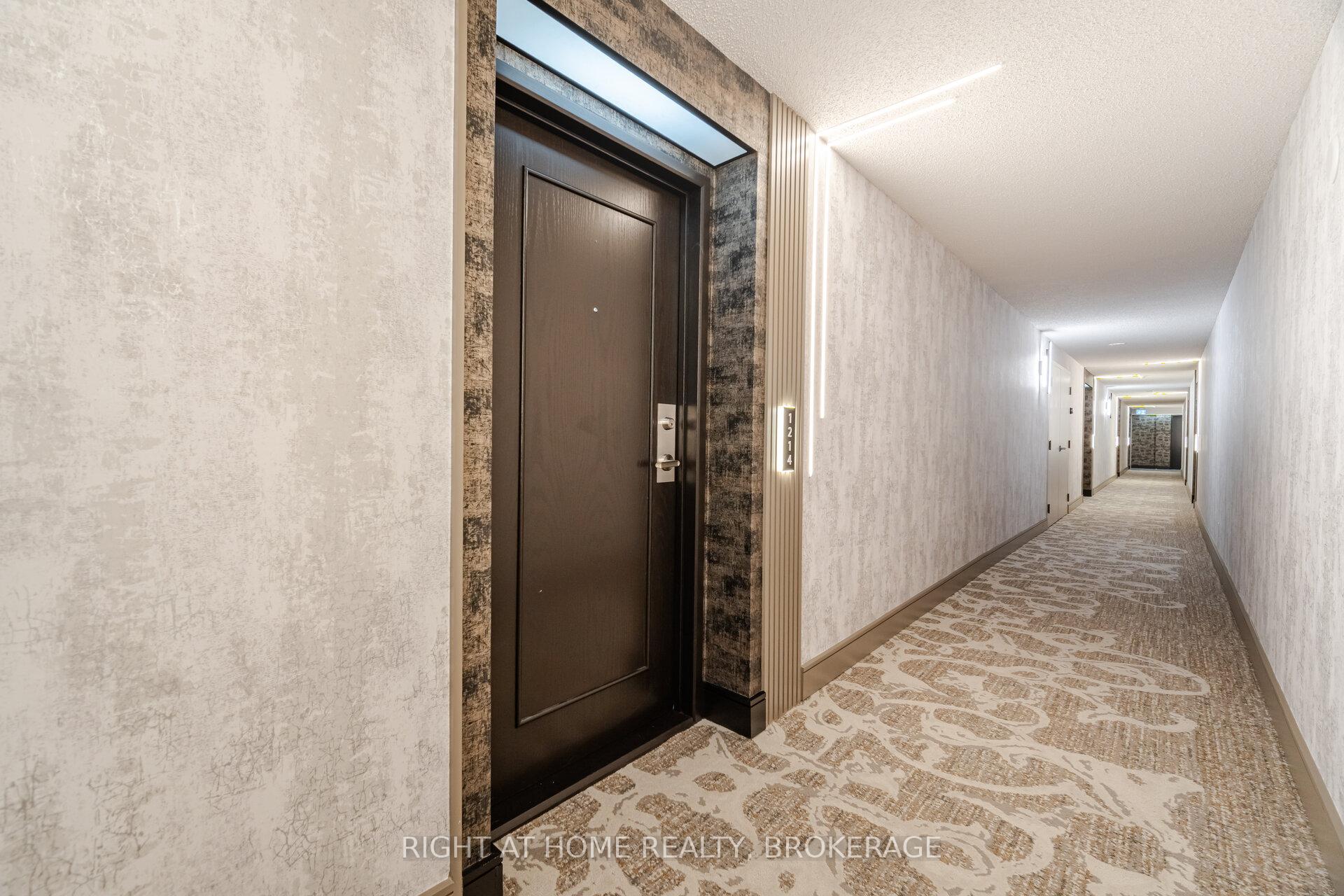 3 Bedrooms Condo at 1276 Maple Crossing, Burlington For sale