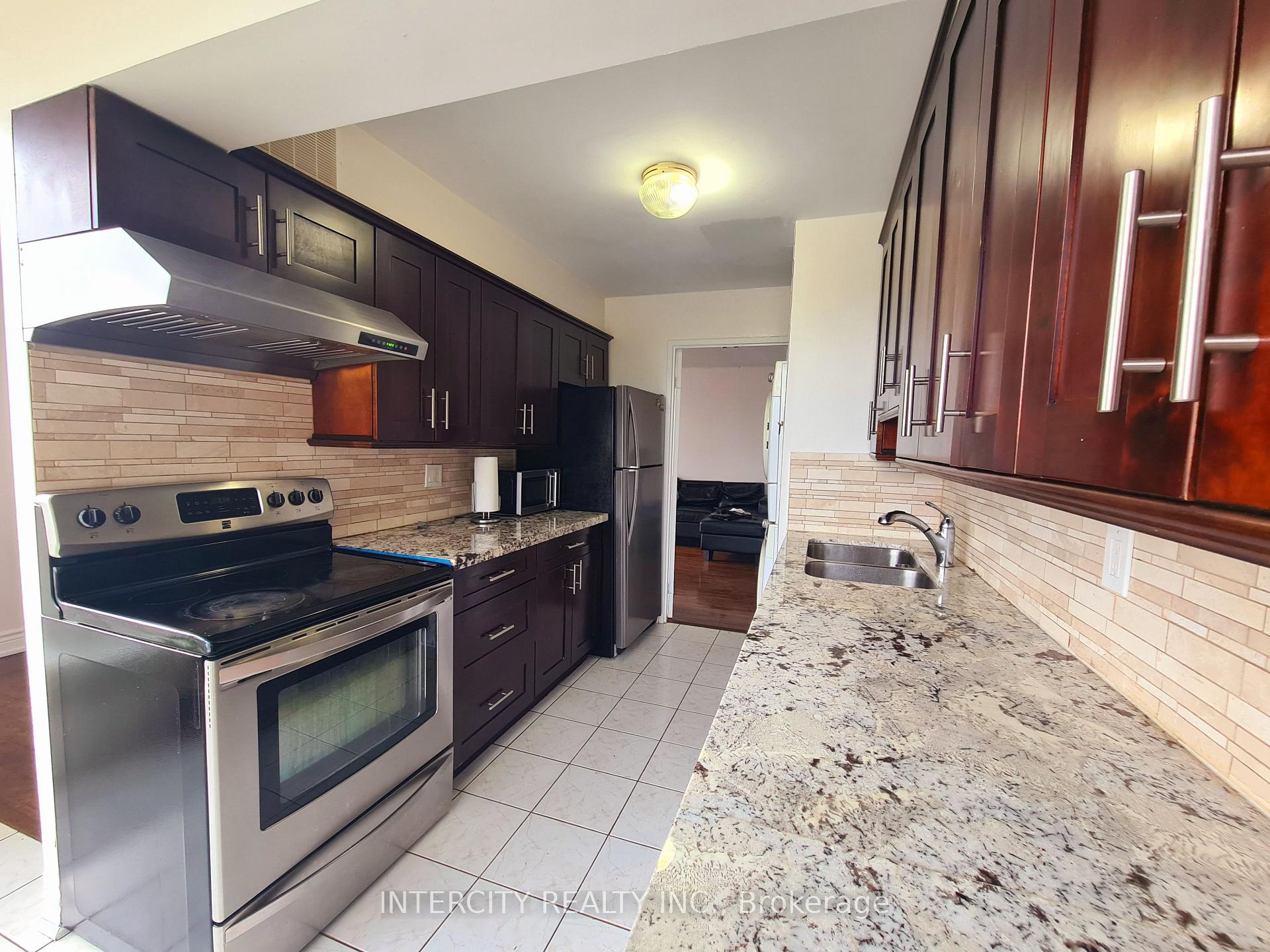 2 Bedrooms Condo at 3077 Weston, Toronto For sale