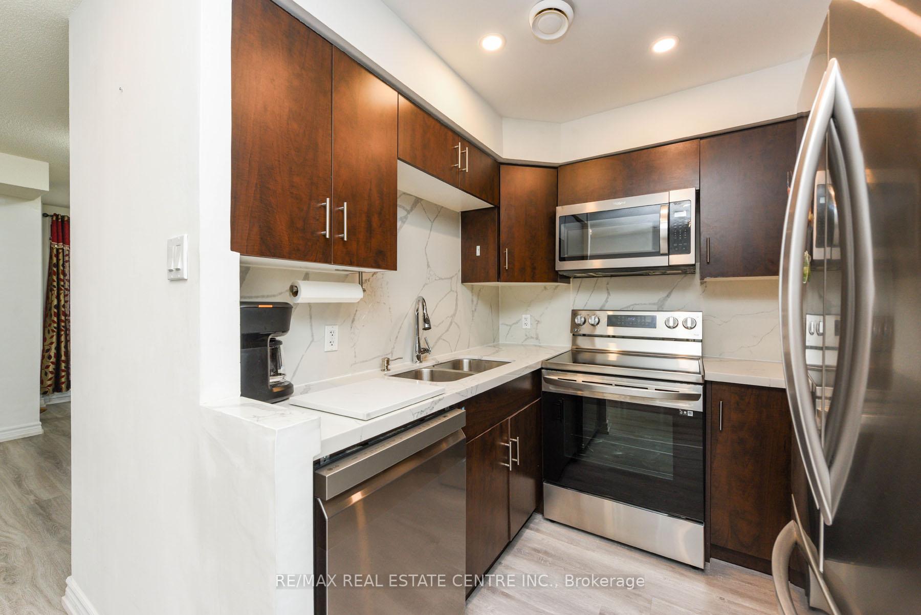 3 Bedrooms Condo at 7405 Goreway, Mississauga For sale