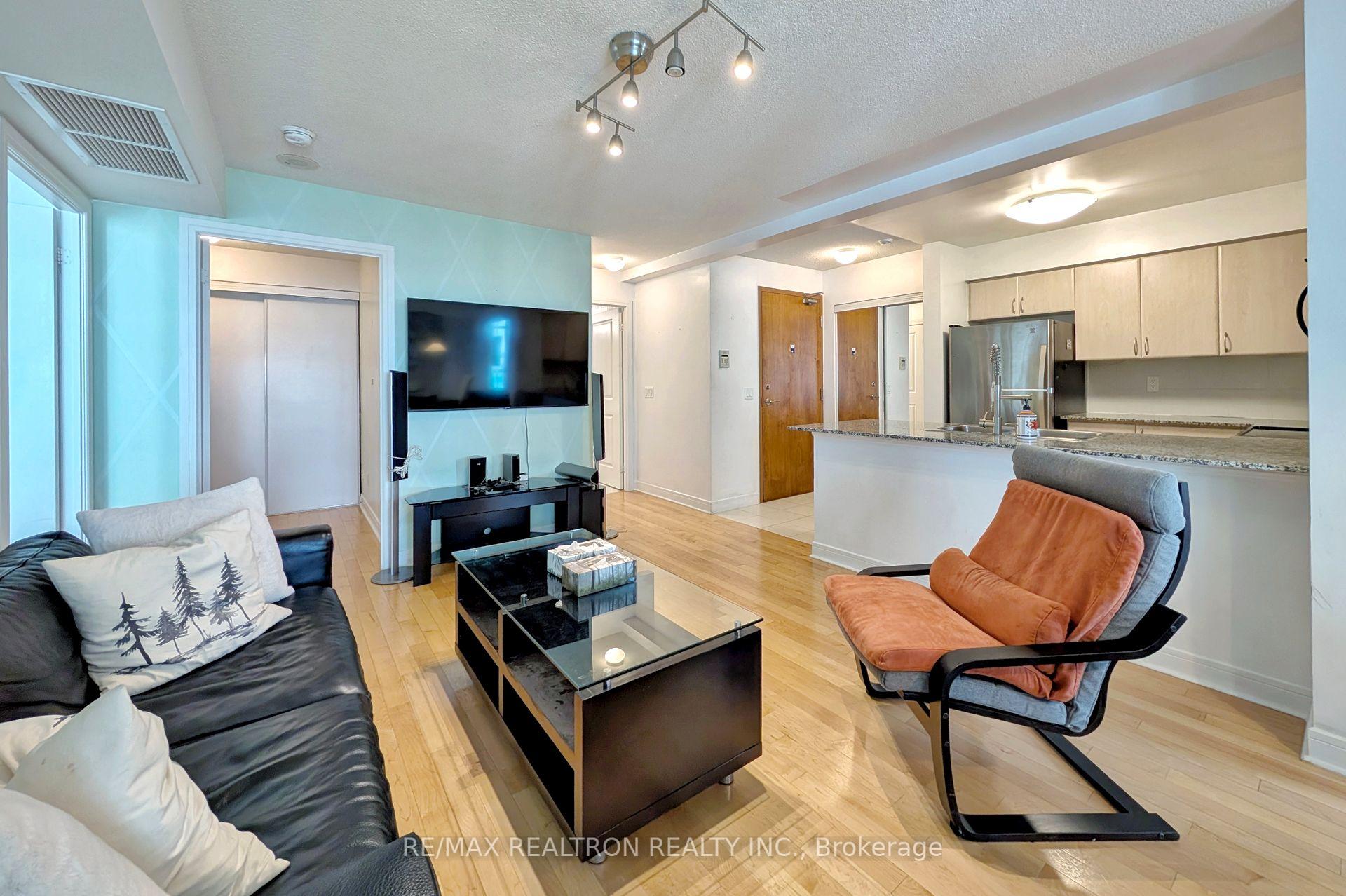 3 Bedrooms Condo at 35 Bales, Toronto For sale