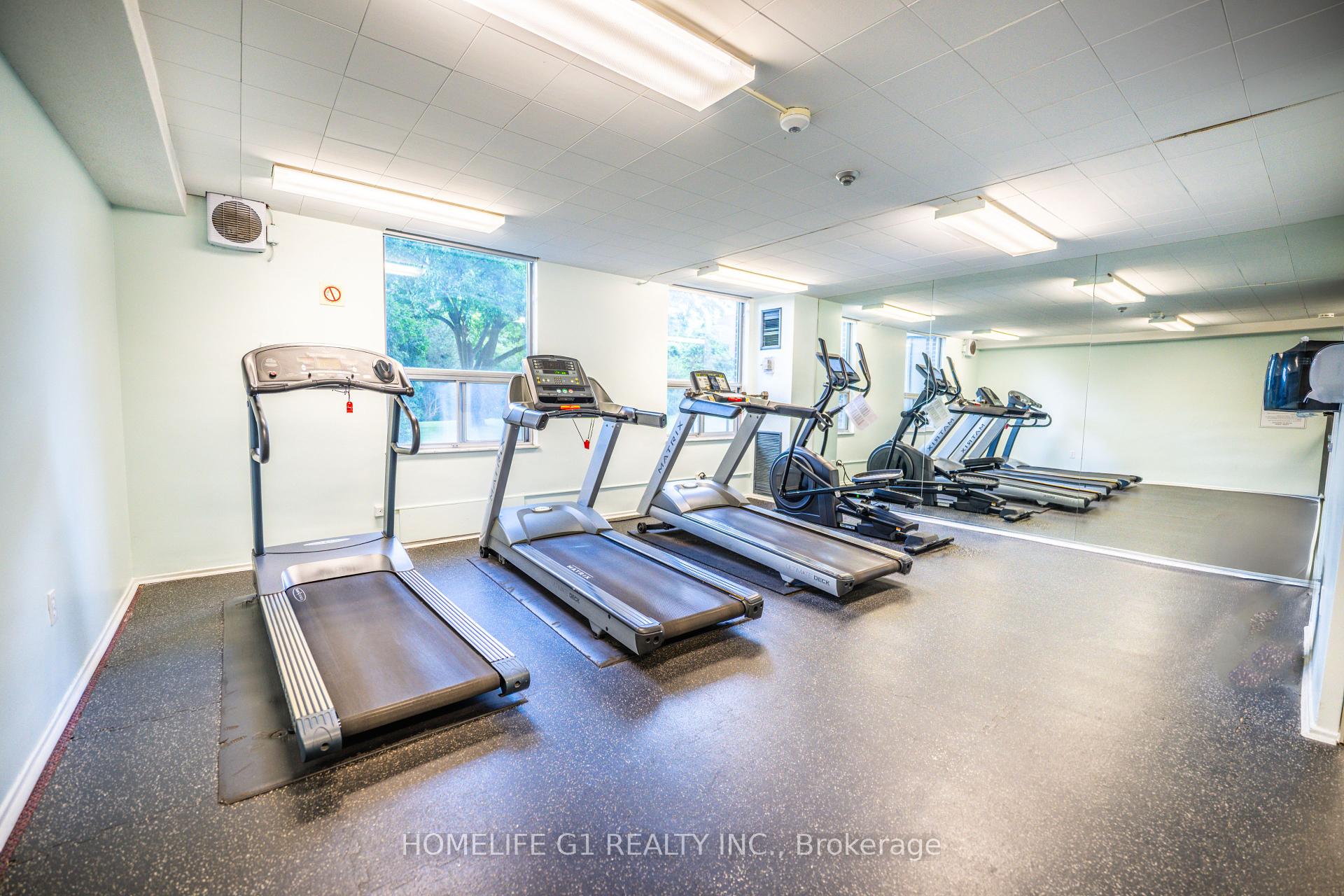 3 Bedrooms Condo at 5 Shady, Toronto For sale
