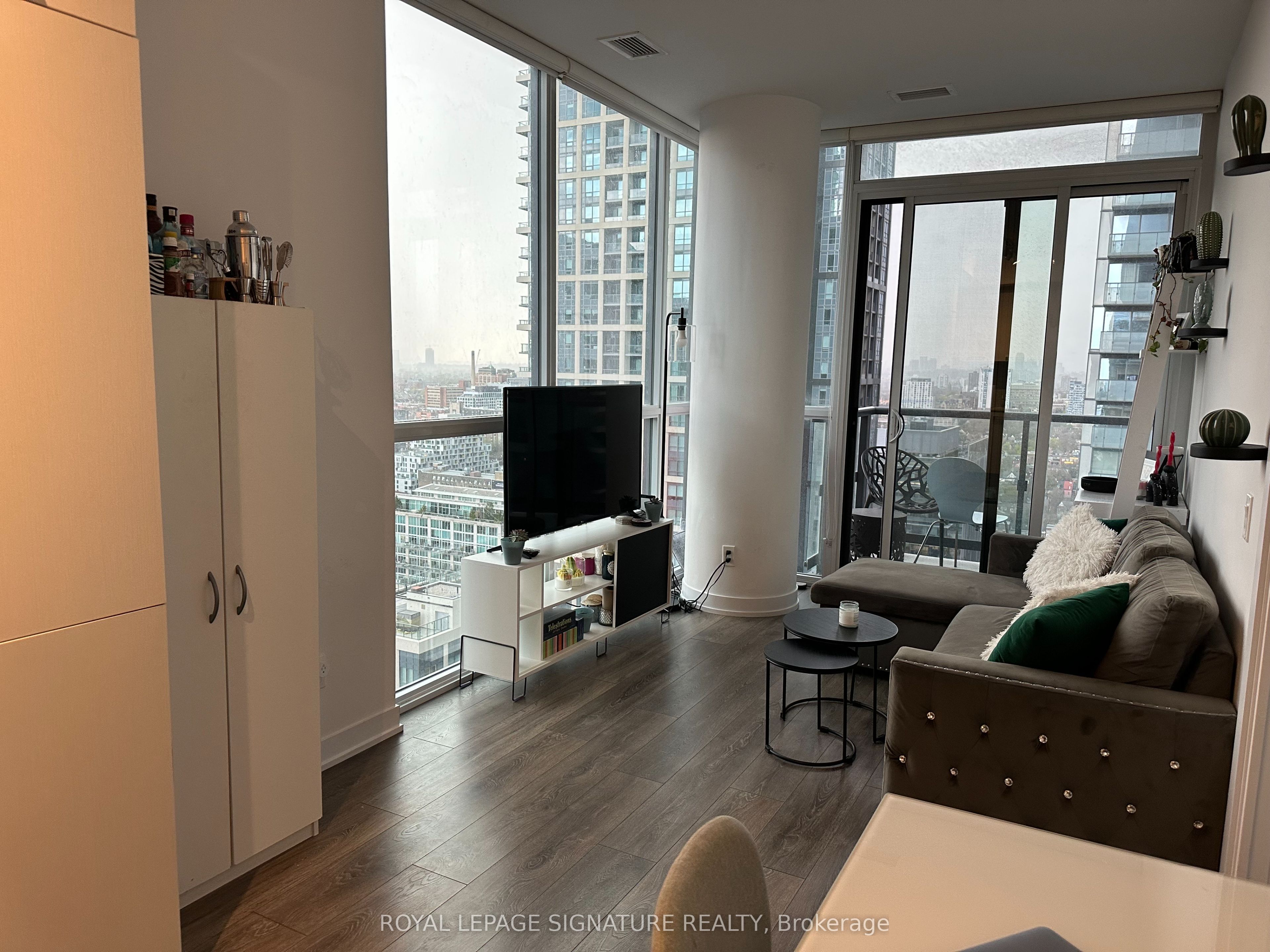 87 Peter Street, #2906