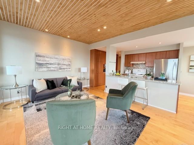 2 Bedrooms Condo at 38 Lee Centre, Toronto For sale