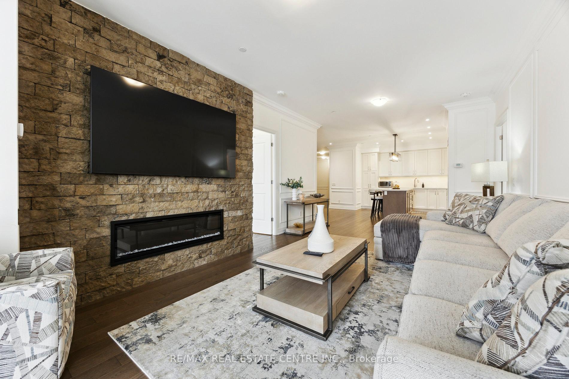 3 Bedrooms Condo at 9075 Jane,  Vaughan For sale