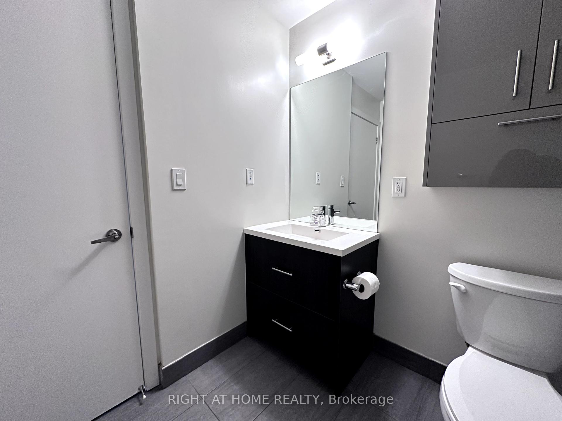 2 Bedrooms Condo at 188 Fairview Mall, Toronto For sale