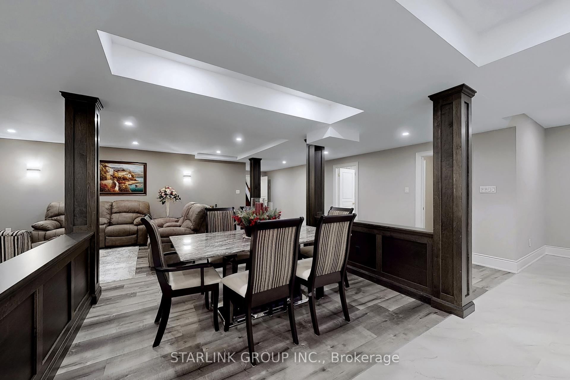 6 Bedrooms Condo at 729 Hidden Grove,  Mississauga For sale
