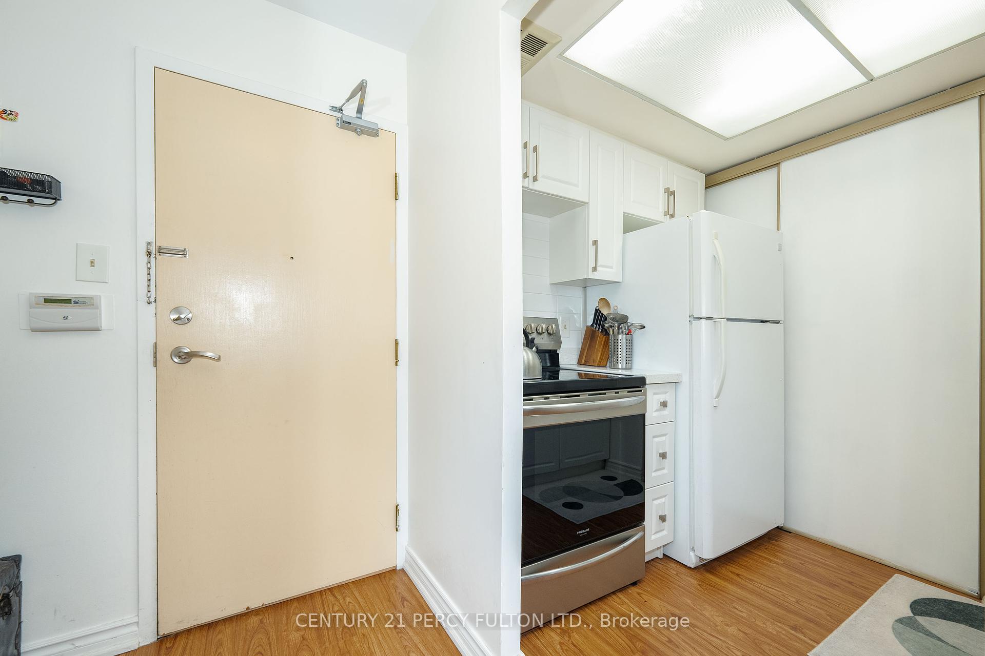 2 Bedrooms Condo at 3 Greystone Walk, Toronto For sale