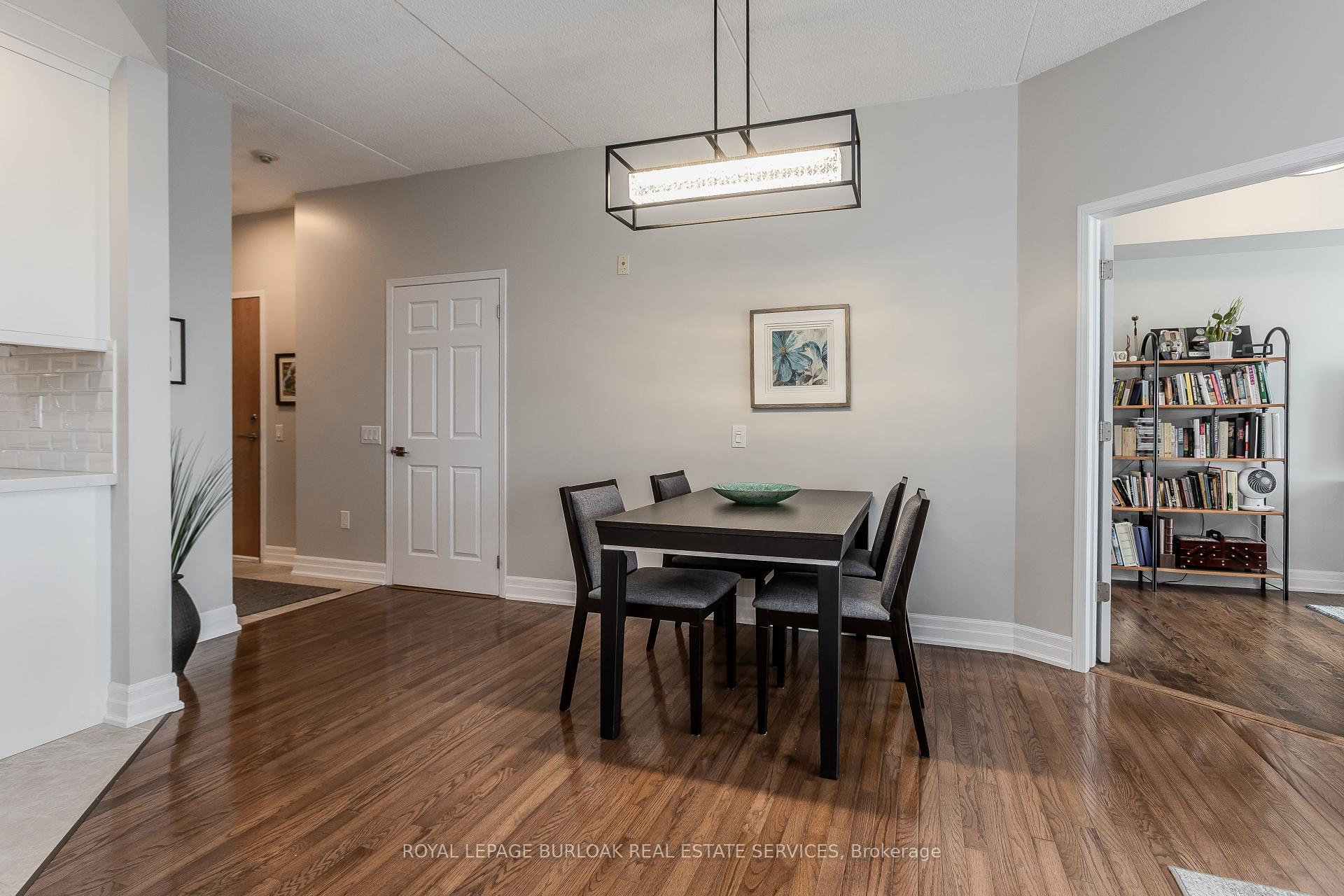 2 Bedrooms Condo at 2085 Amherst Heights, Burlington For sale