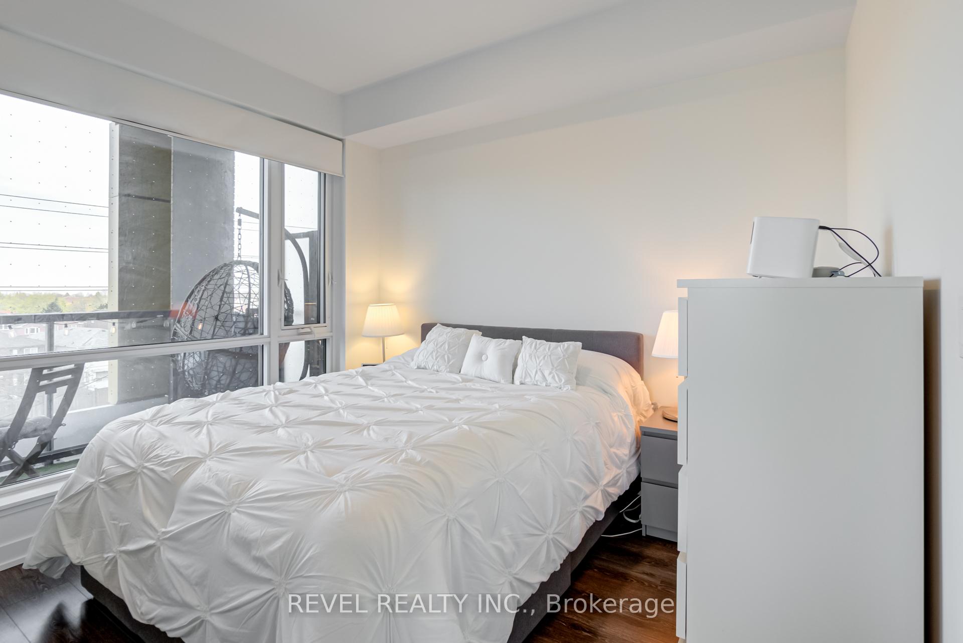 2 Bedrooms Condo at 7950 Bathurst, Vaughan For sale