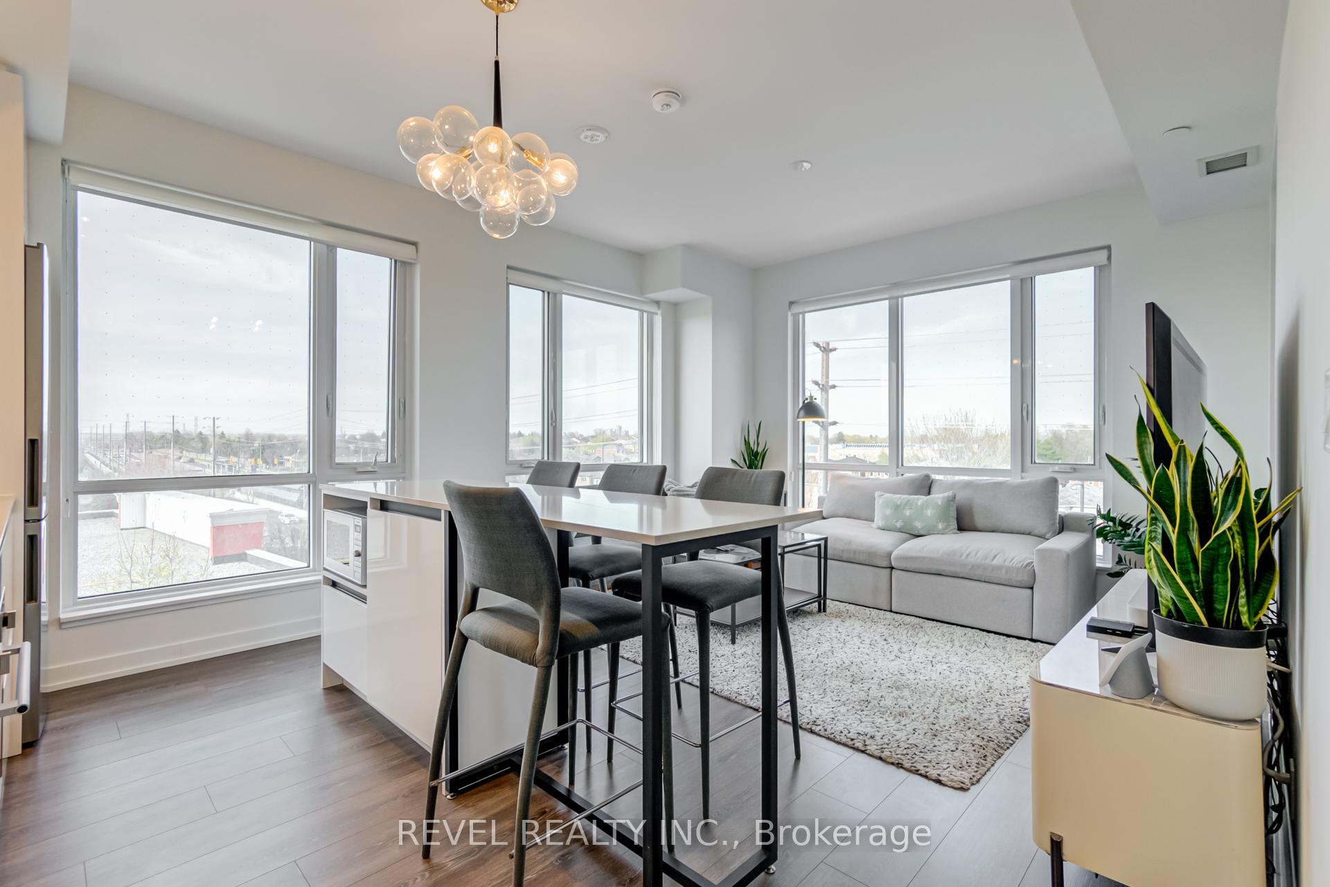2 Bedrooms Condo at 7950 Bathurst, Vaughan For sale