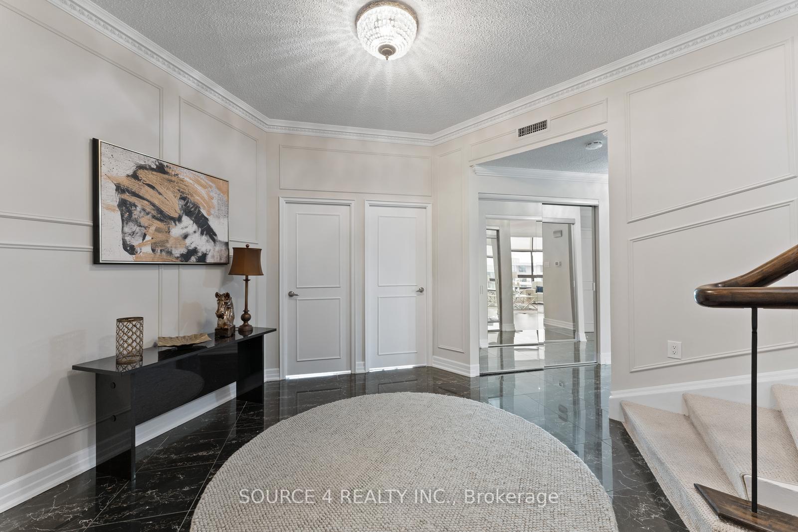 4 Bedrooms Condo at 1300 Bloor, Mississauga For sale