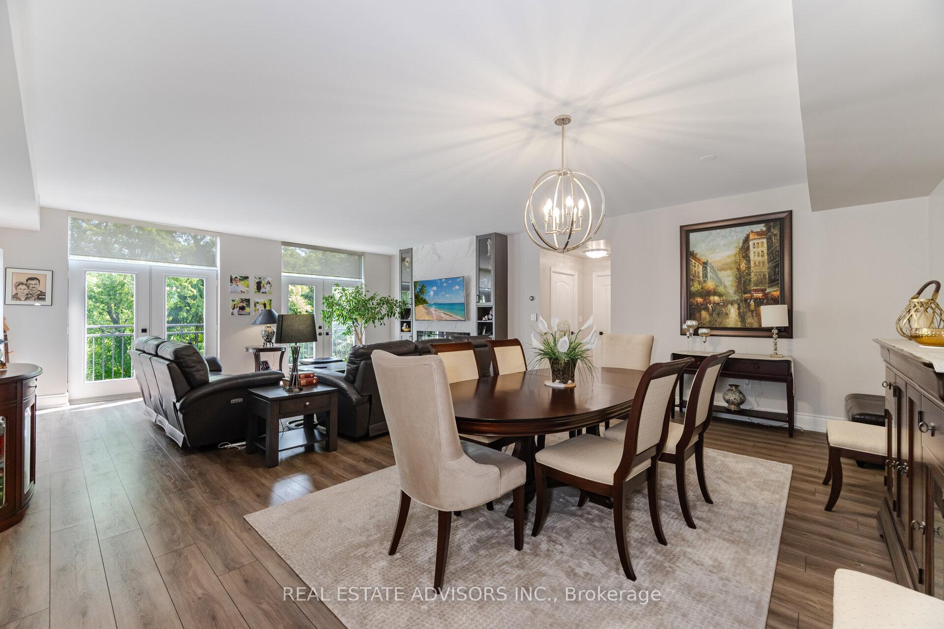 3 Bedrooms Condo at 53 Woodbridge, Vaughan For sale
