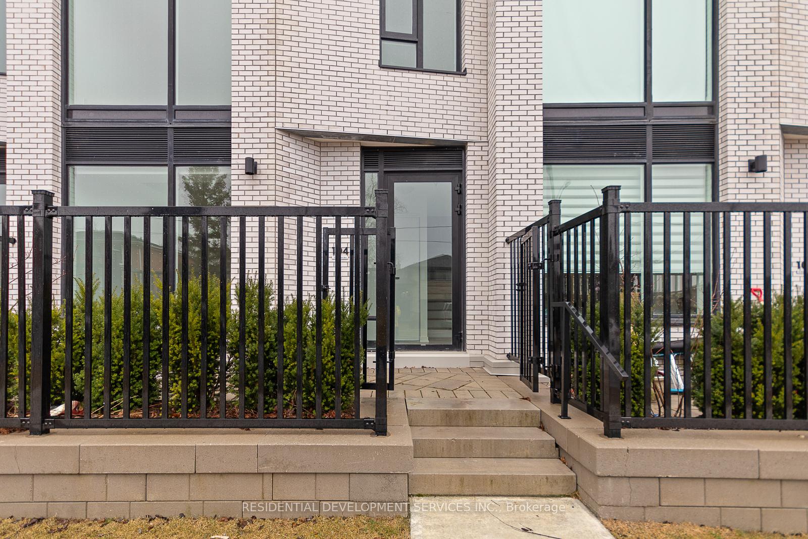 3 Bedrooms Condo at 15 Maryport Ave,  Toronto For sale