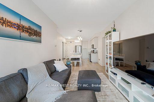 2 Bedrooms Condo at 70 Roehampton,  Toronto For sale