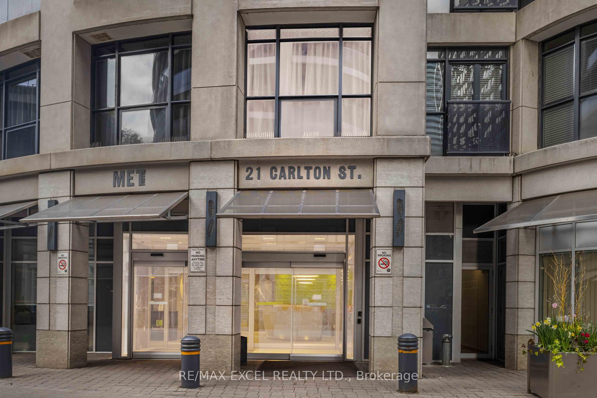 2 Bedrooms Condo at 21 Carlton, Toronto For sale