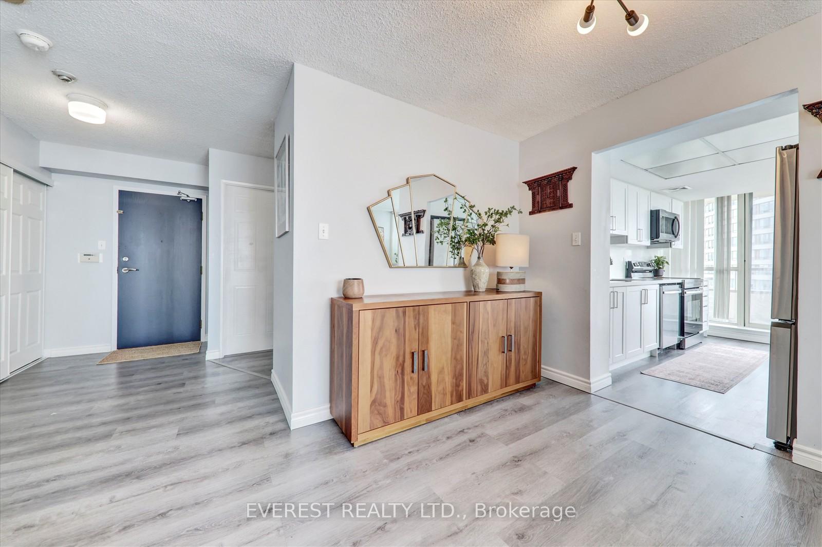 3 Bedrooms Condo at 3 Greystone Walk, Toronto For sale