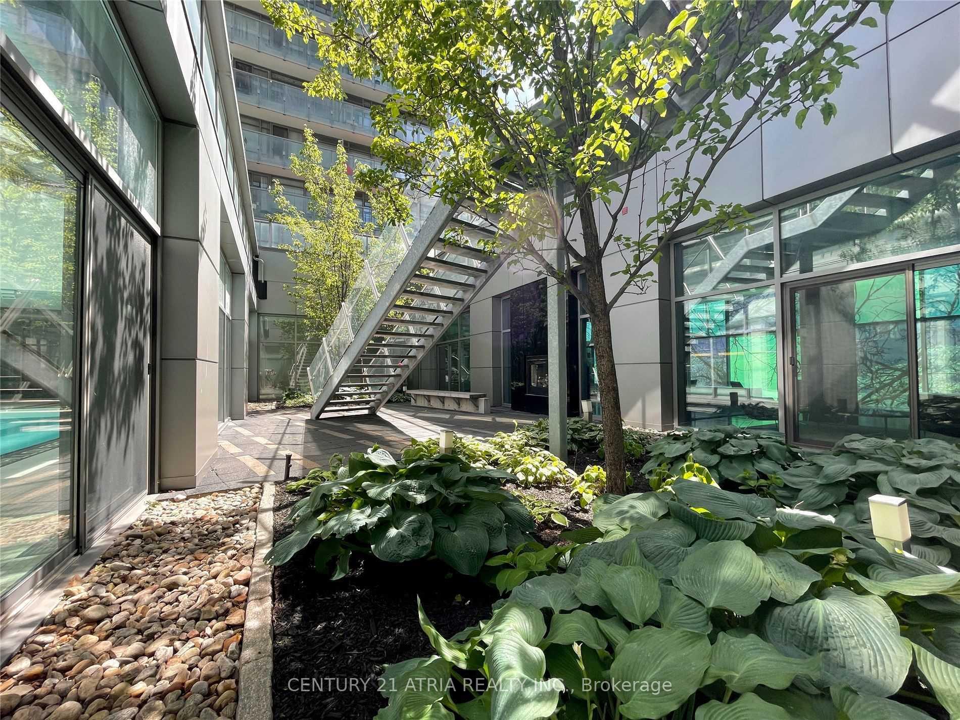 2 Bedrooms Condo at 37 Grosvenor,  Toronto For sale