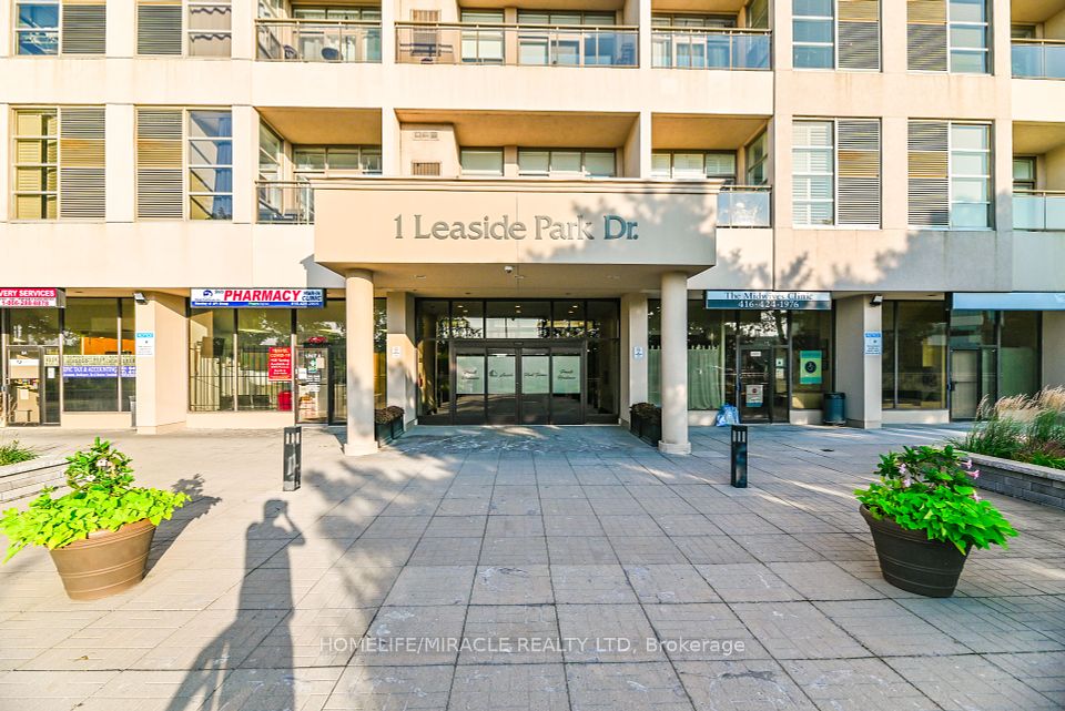 1 Leaside Park Drive