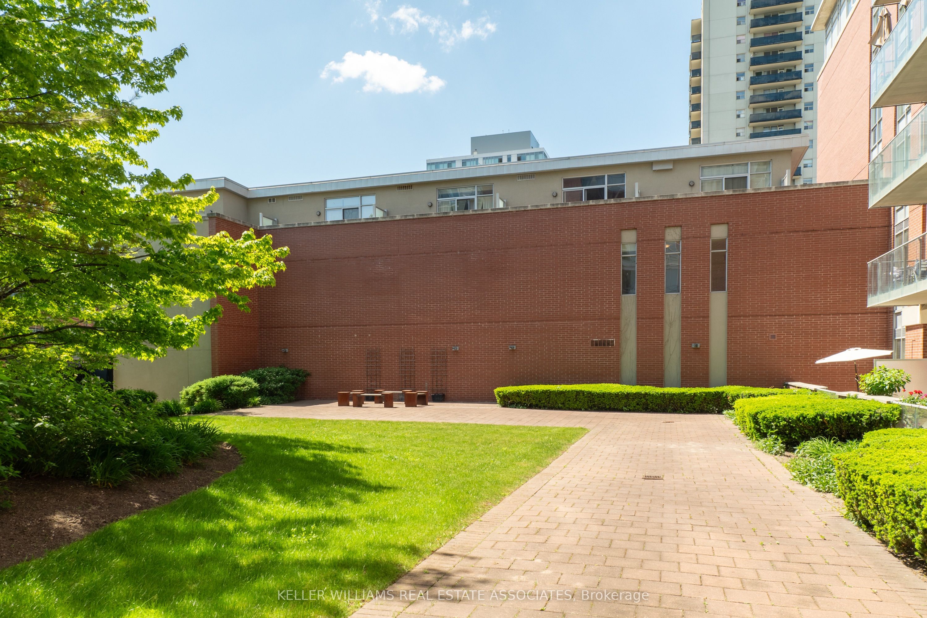 80 Port Street E, #208