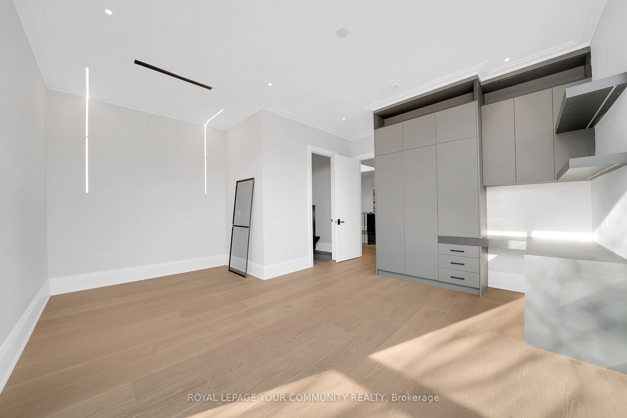 8 Poplar Drive