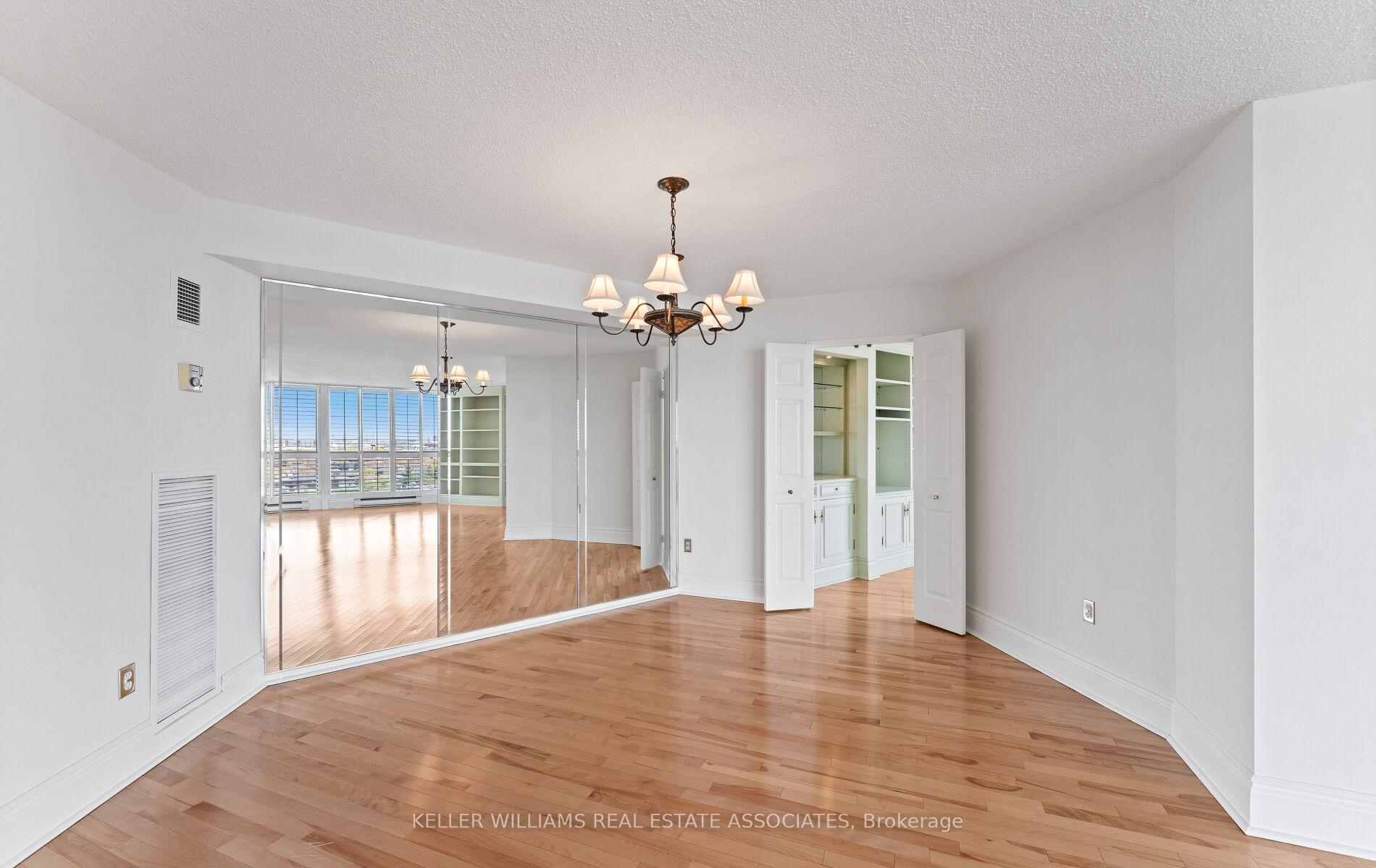 3 Bedrooms Condo at 2010 Islington, Toronto For sale