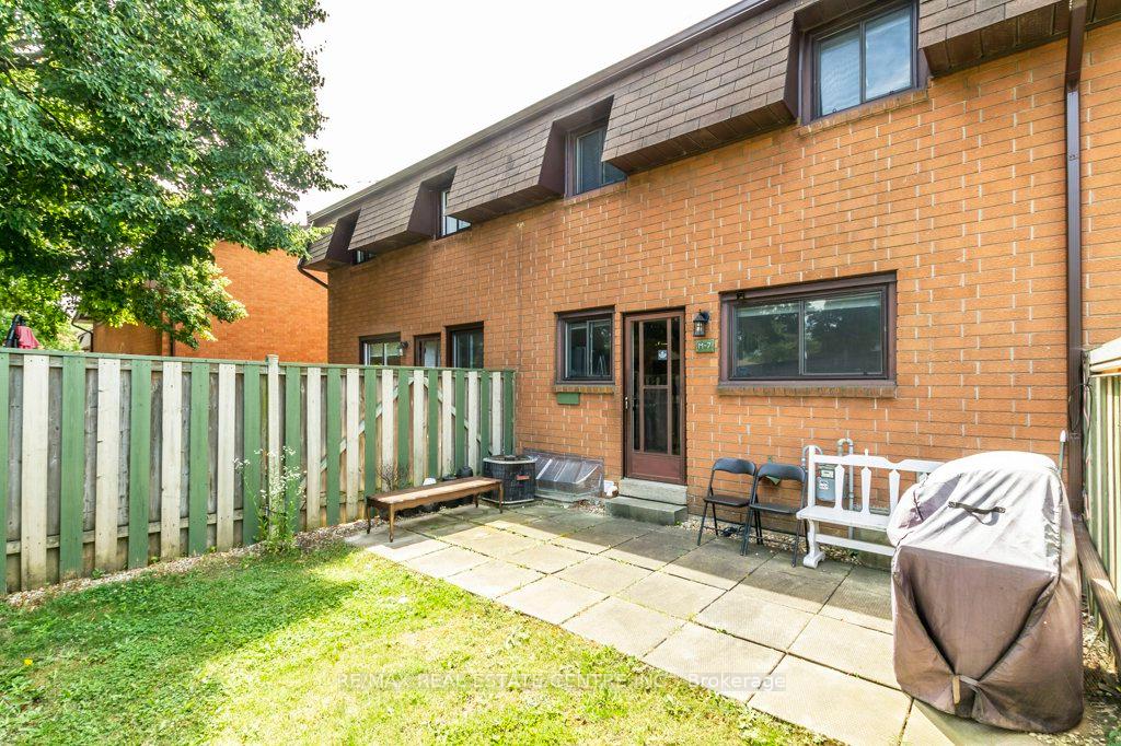 3 Bedrooms Condo at 444 Stone Church,  Hamilton For sale