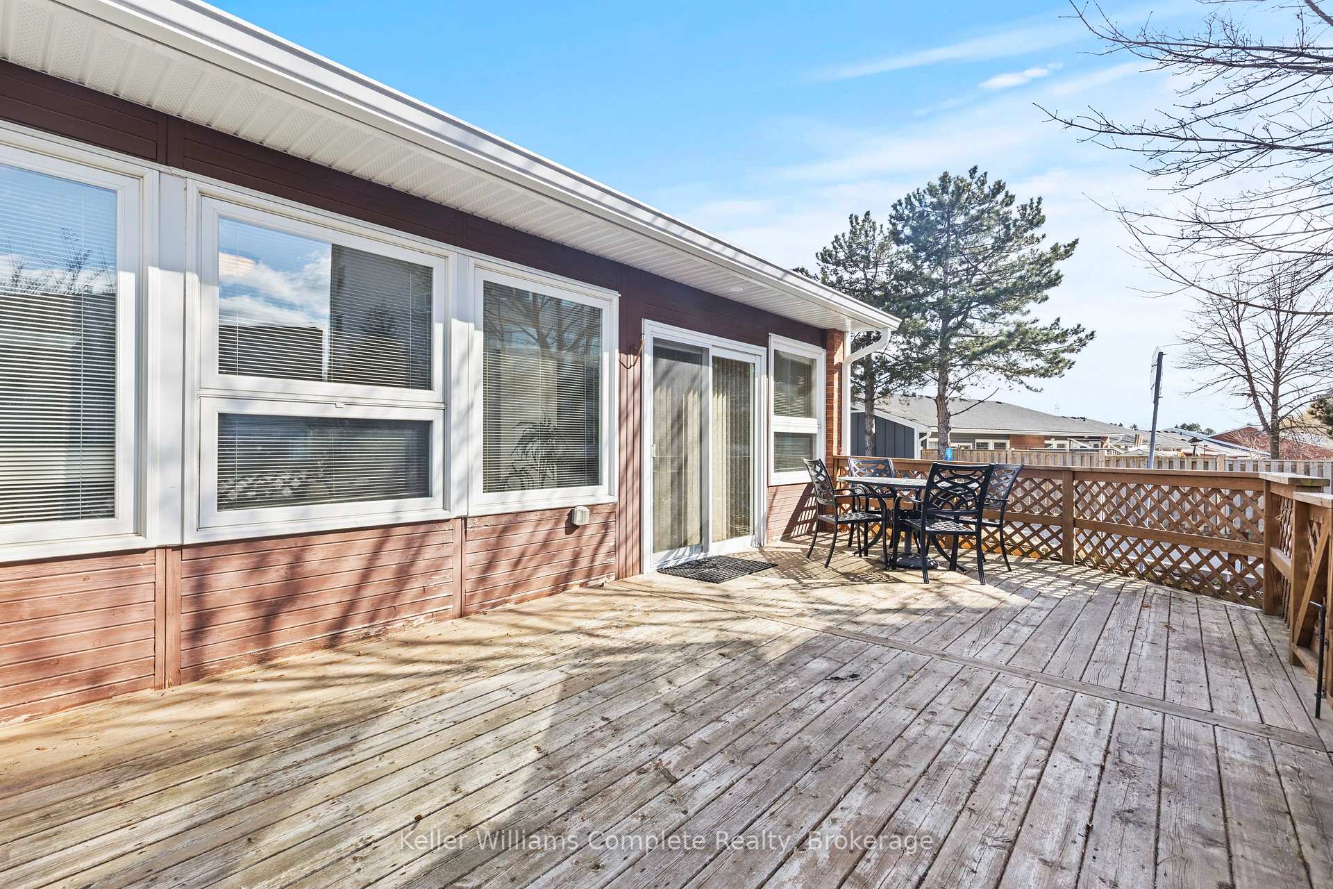 2 Bedrooms Condo at 12 Nolan,  Hamilton For sale