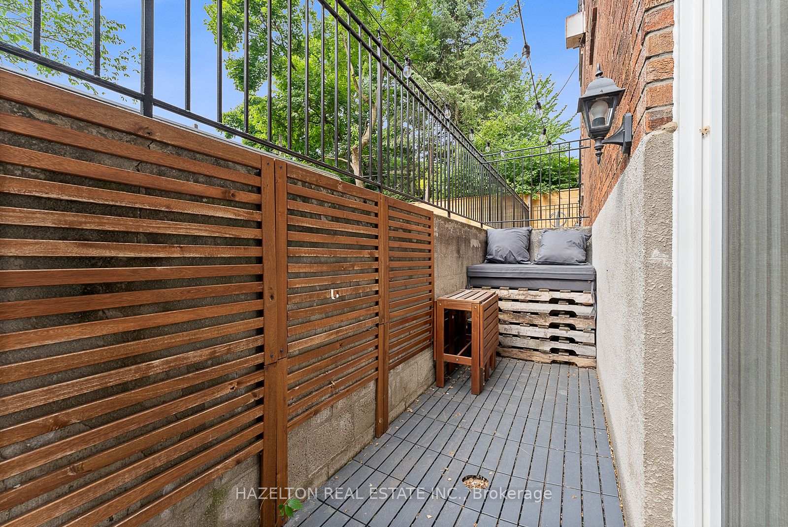 3 Bedrooms Condo at 9 Clarendon, Toronto For sale