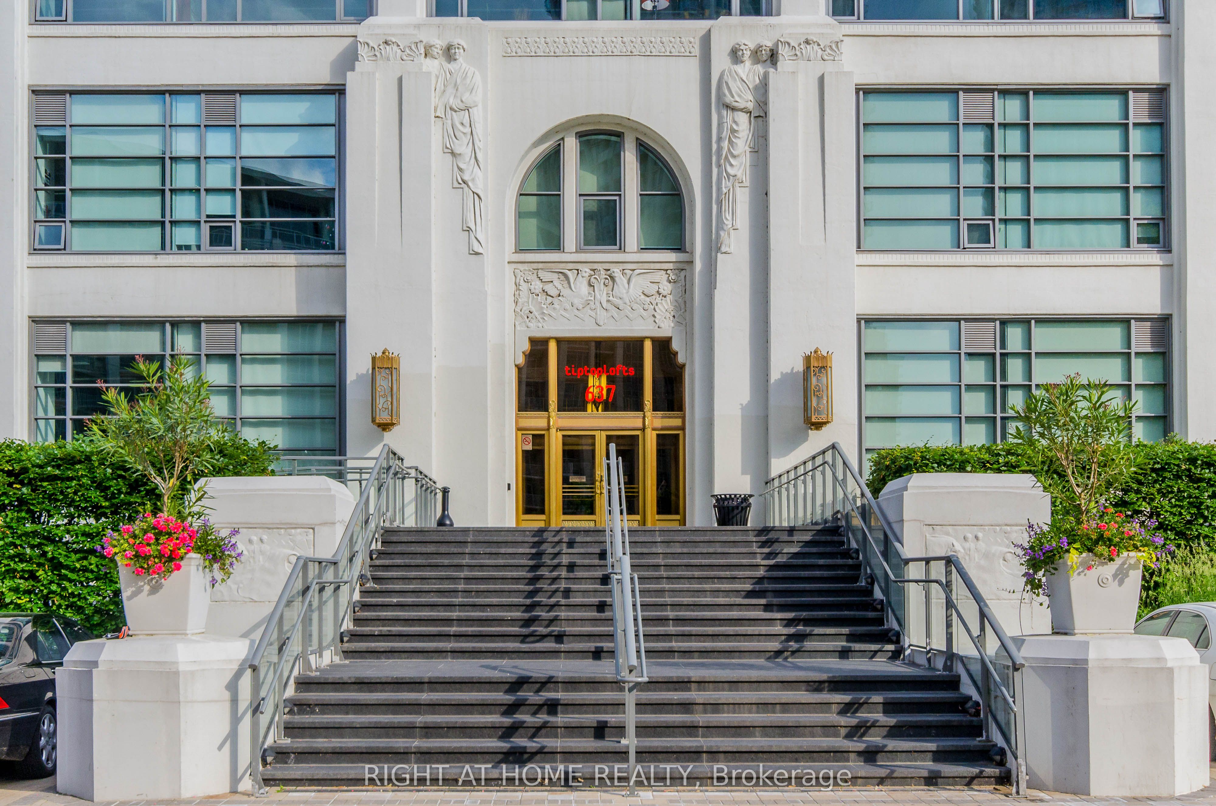 637 Lake Shore Boulevard W, #1020