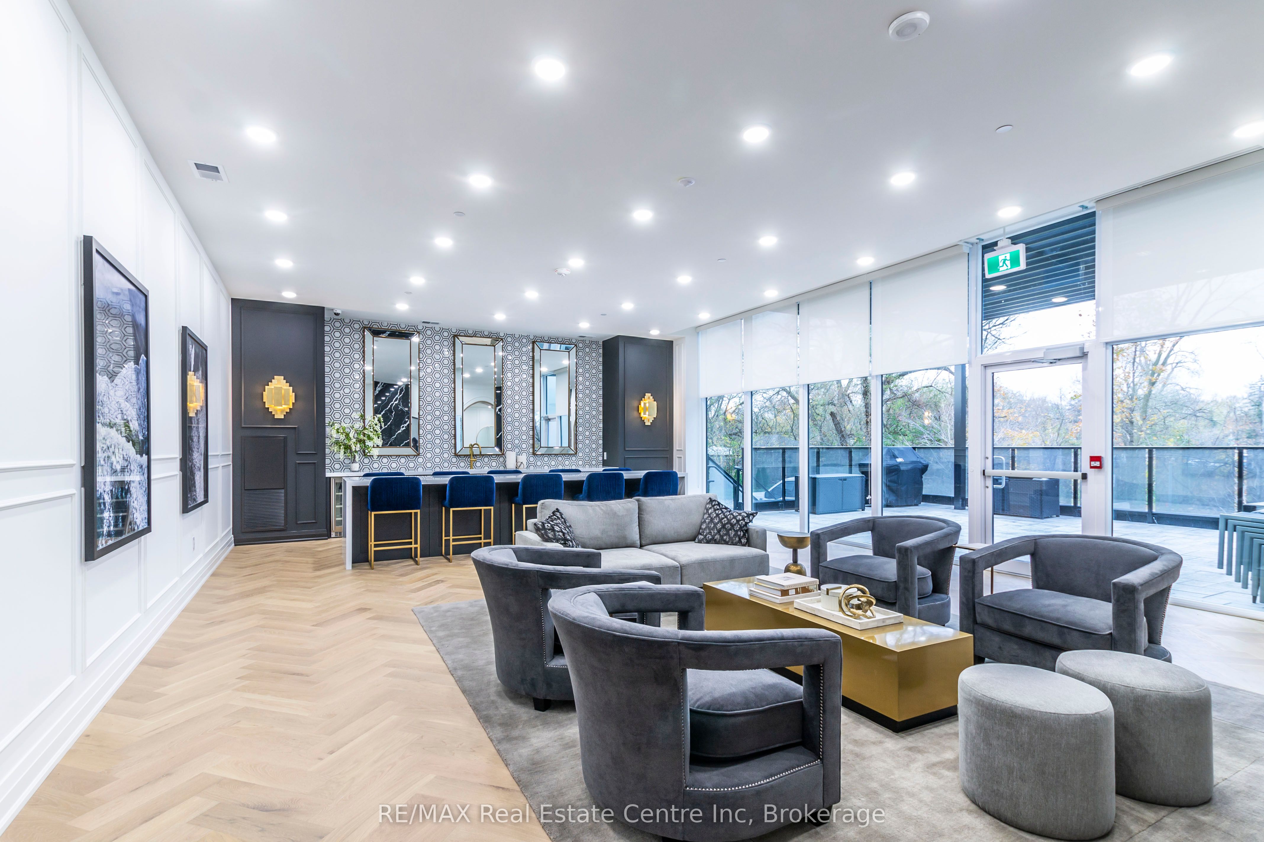 71 Wyndham Street S, #701