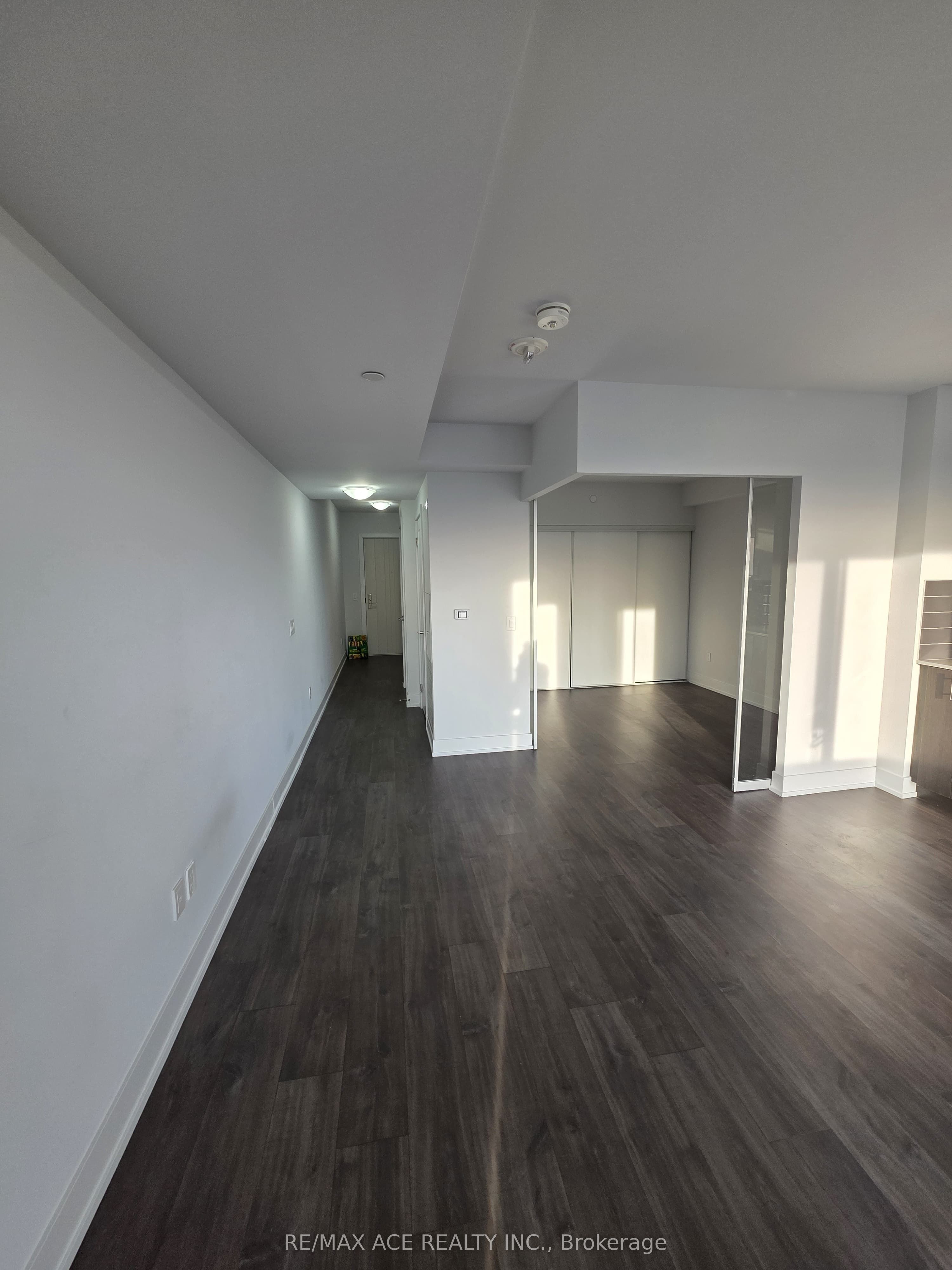 2550 Simcoe Street N, #1402