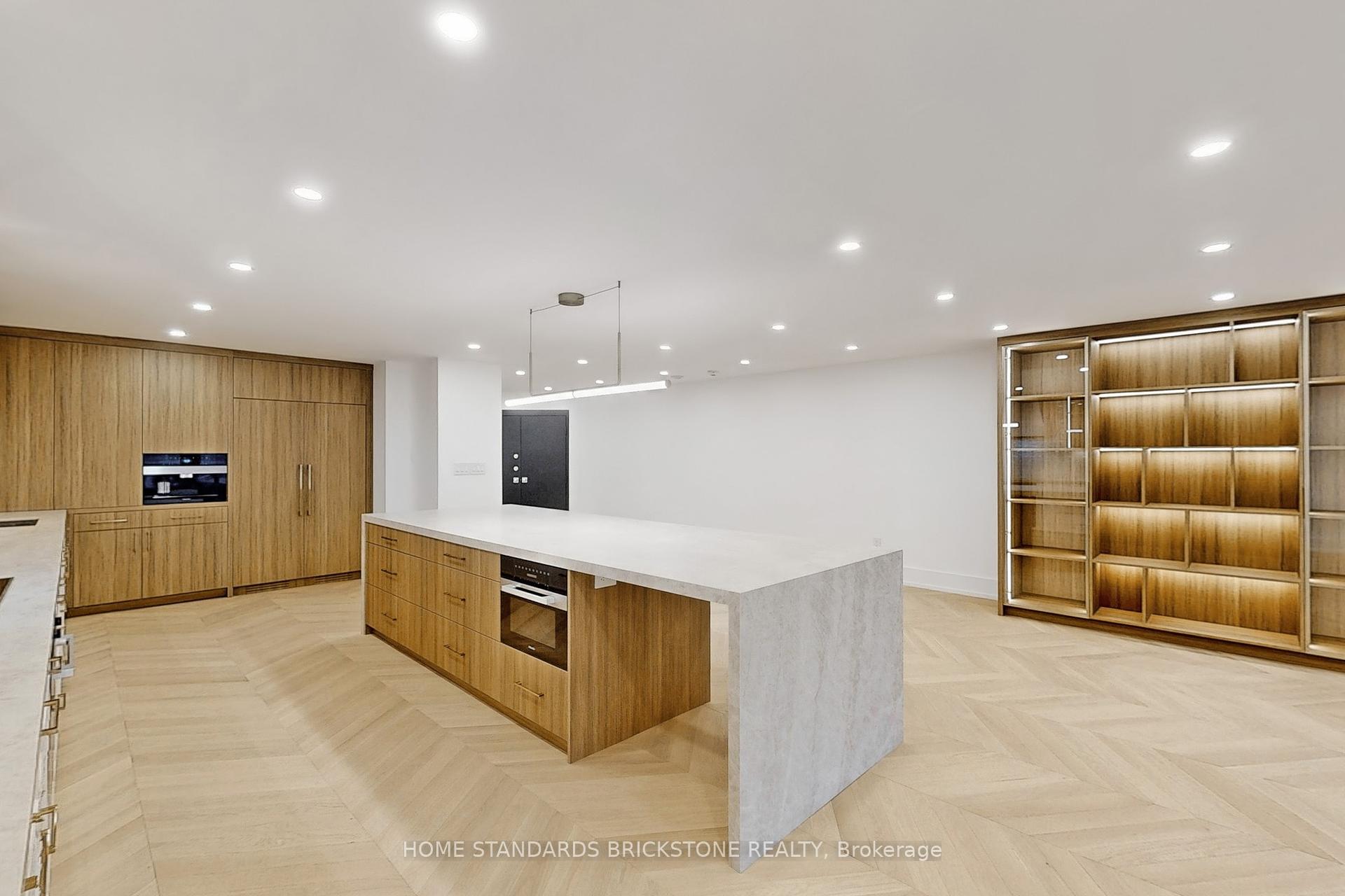 2 Bedrooms Condo at 110 Bloor, Toronto For sale