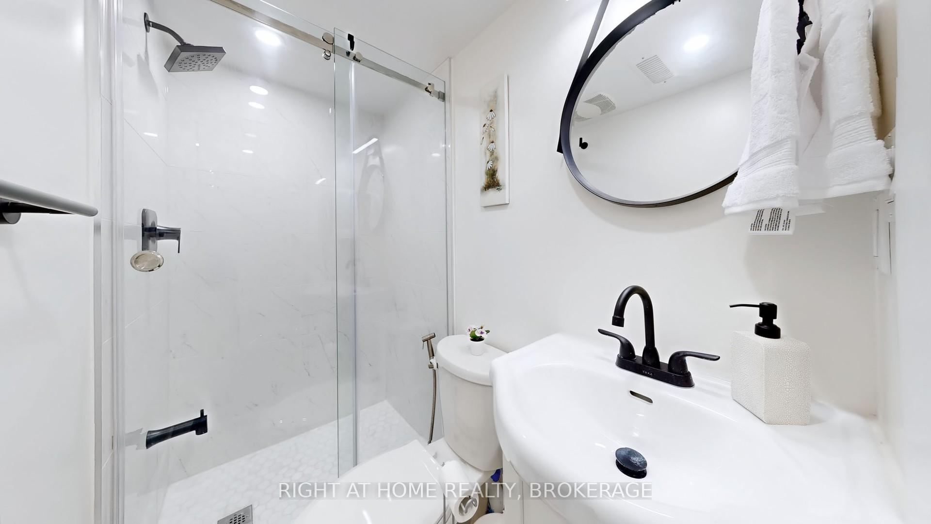 4 Bedrooms Condo at 4193 Longmoor, Burlington For sale