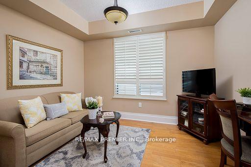 2 Bedrooms Condo at 53 Woodbridge, Vaughan For sale