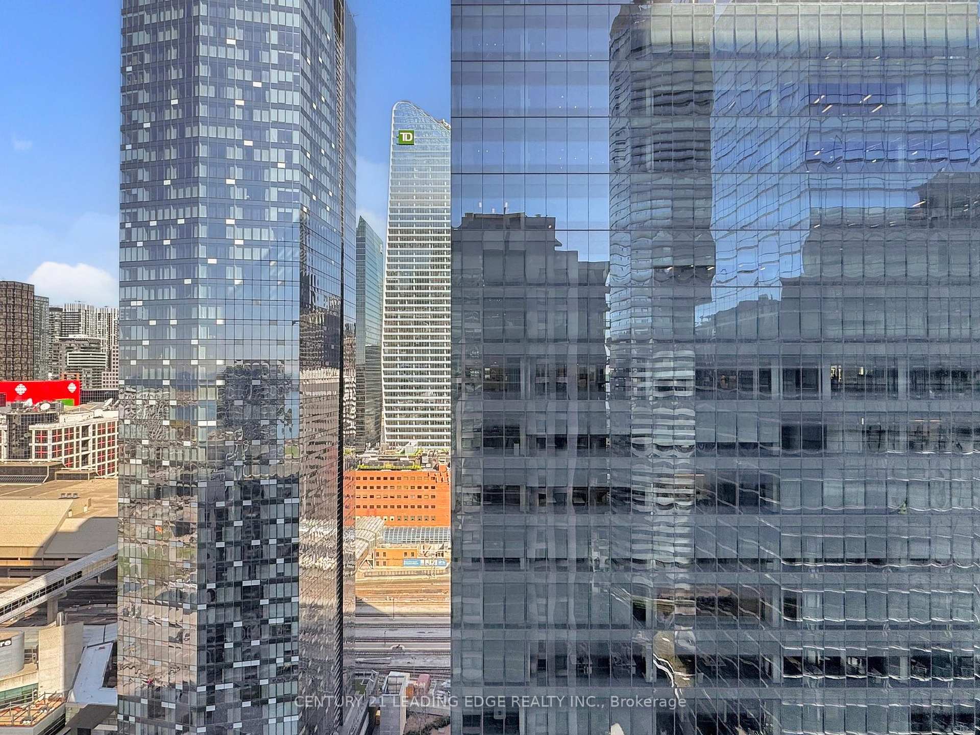2 Bedrooms Condo at 30 Grand Trunk, Toronto For sale