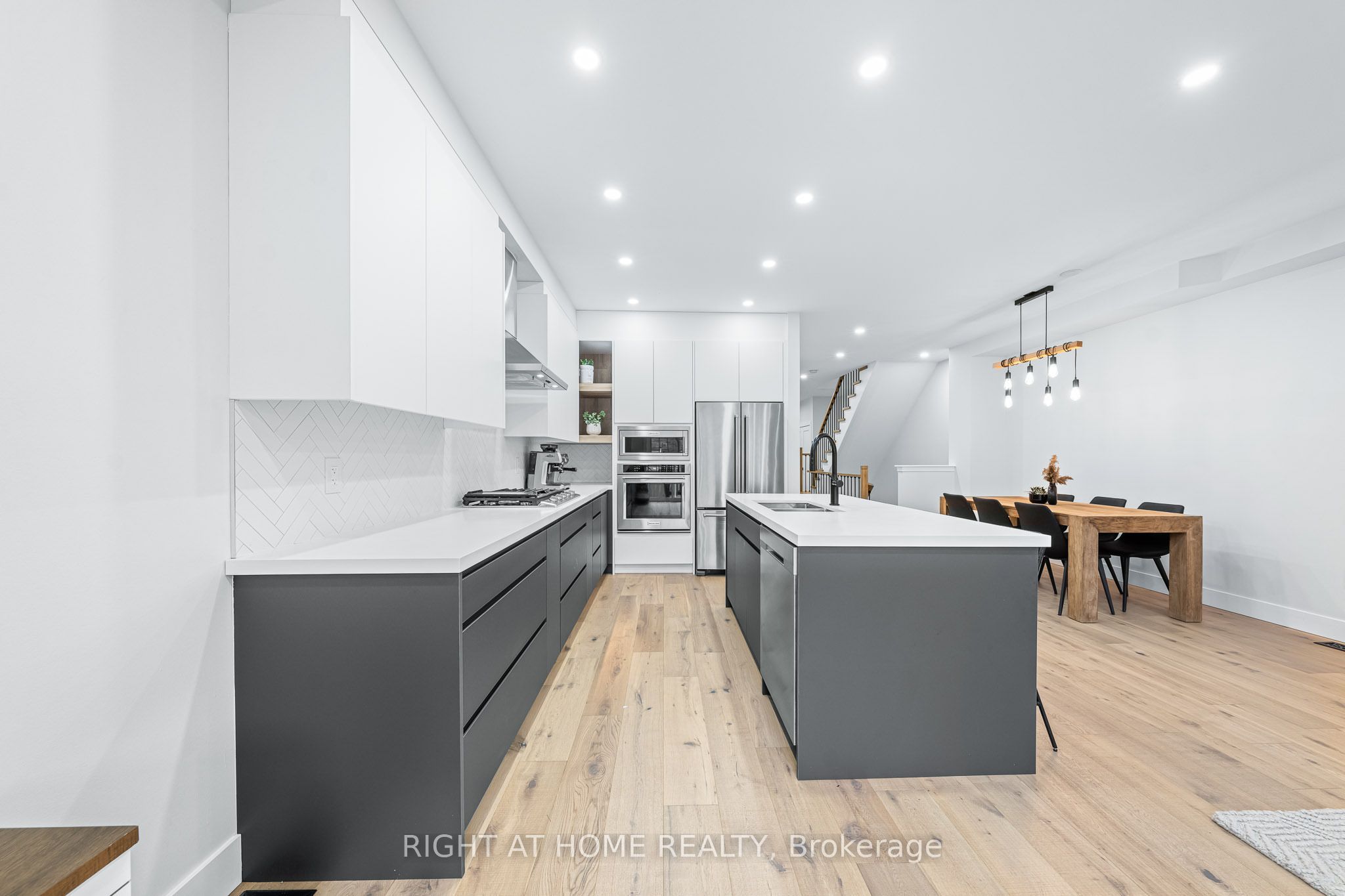 8777 Dufferin Street, #13