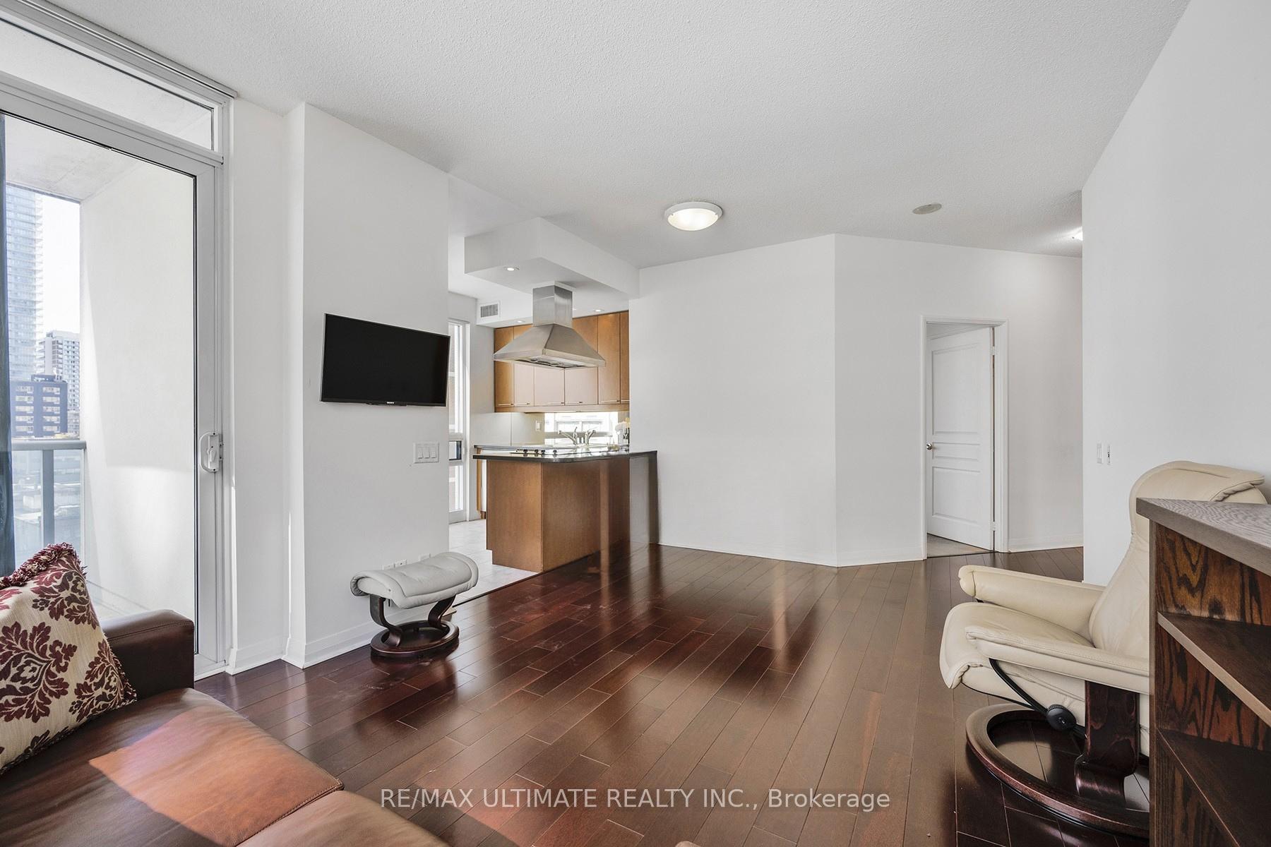 2 Bedrooms Condo at 1121 Bay, Toronto For sale