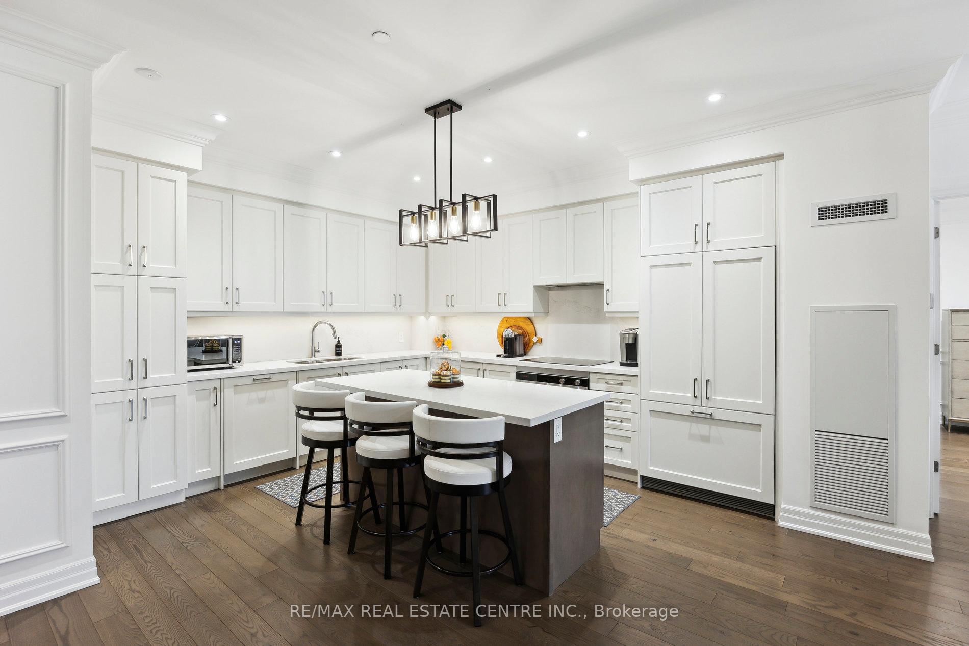 3 Bedrooms Condo at 9075 Jane,  Vaughan For sale