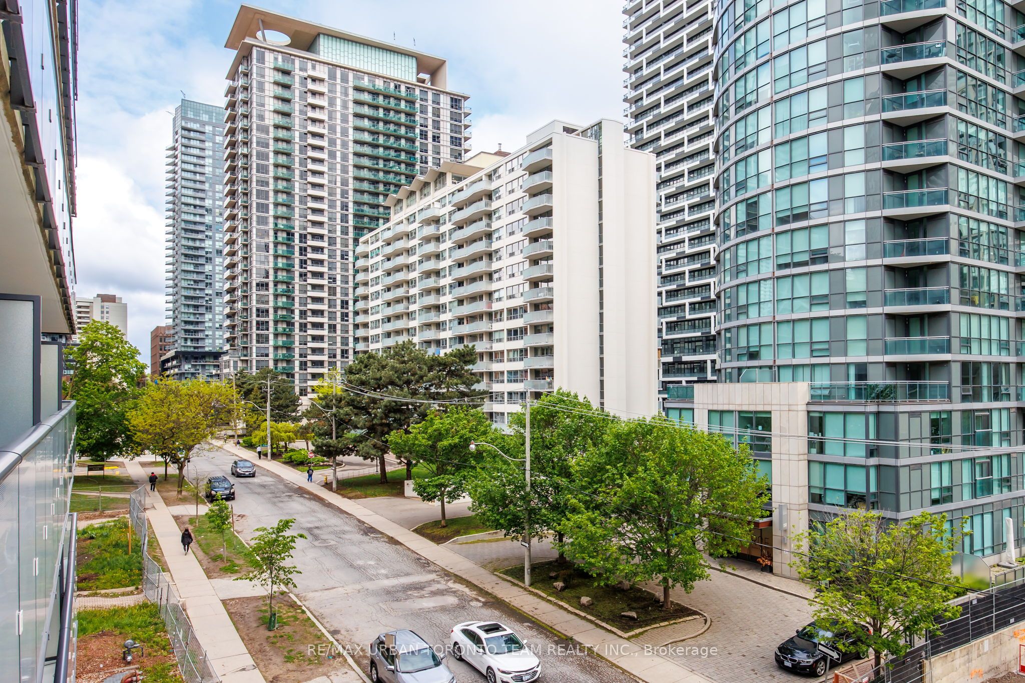 161 Roehampton Avenue, #304