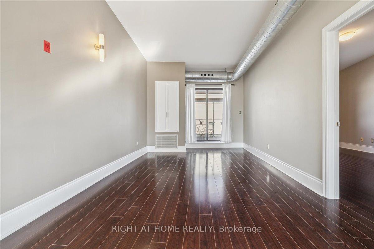 2 Bedrooms Condo at 80 King William, Hamilton For sale