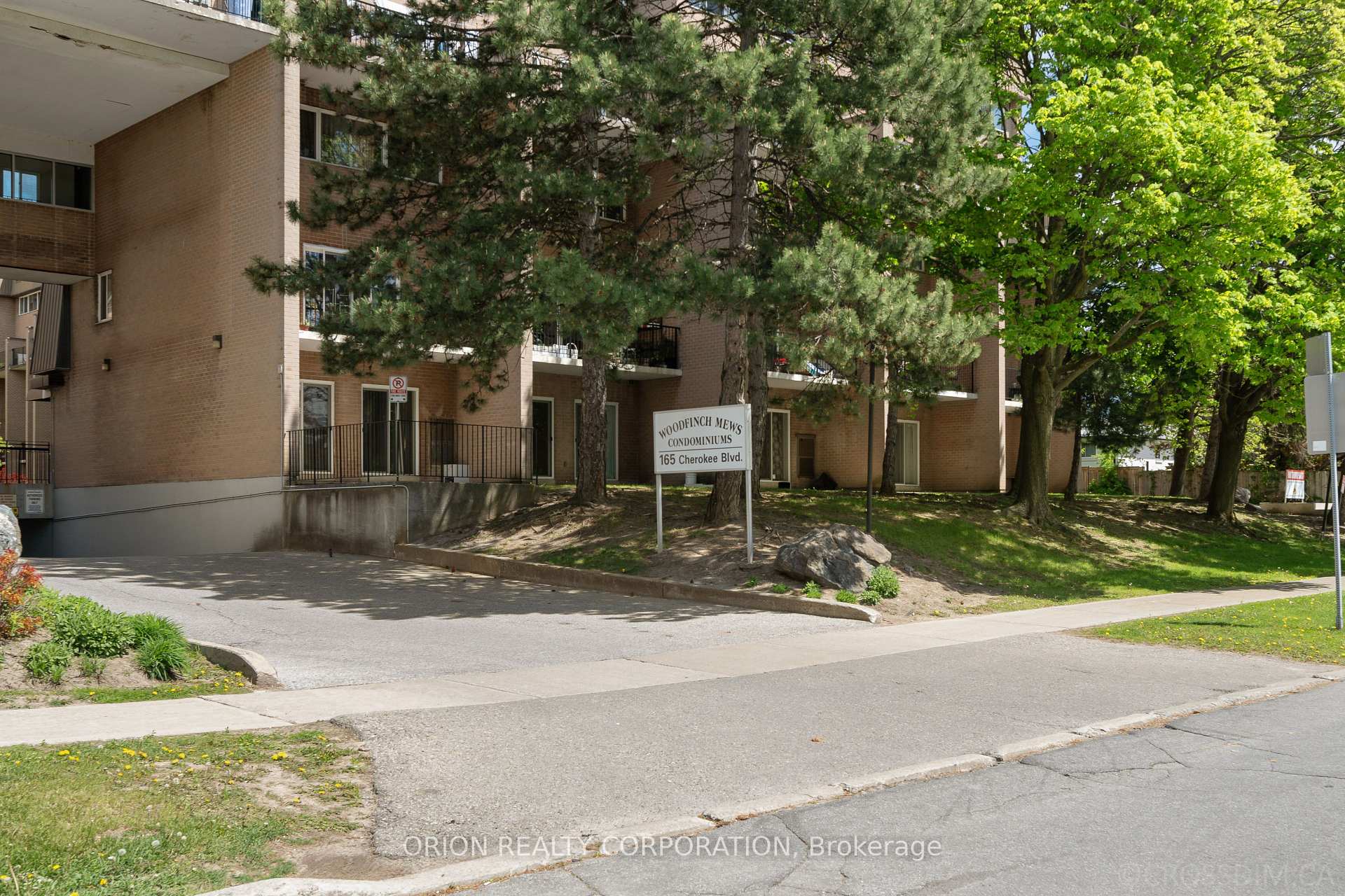 4 Bedrooms Condo at 165 Cherokee, Toronto For sale