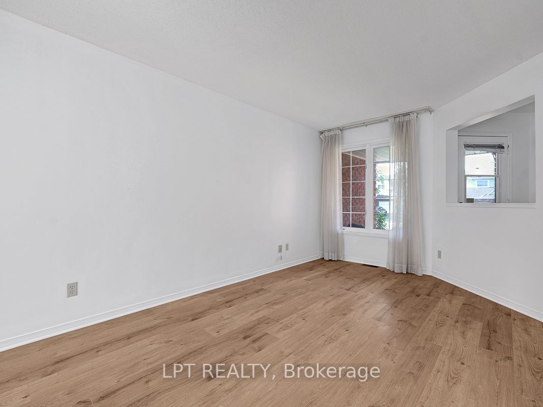 83 Langstrom Crescent