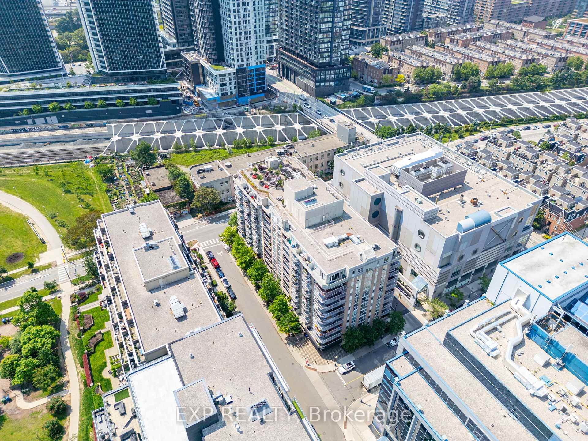 2 Bedrooms Condo at 18 Stafford, Toronto For sale