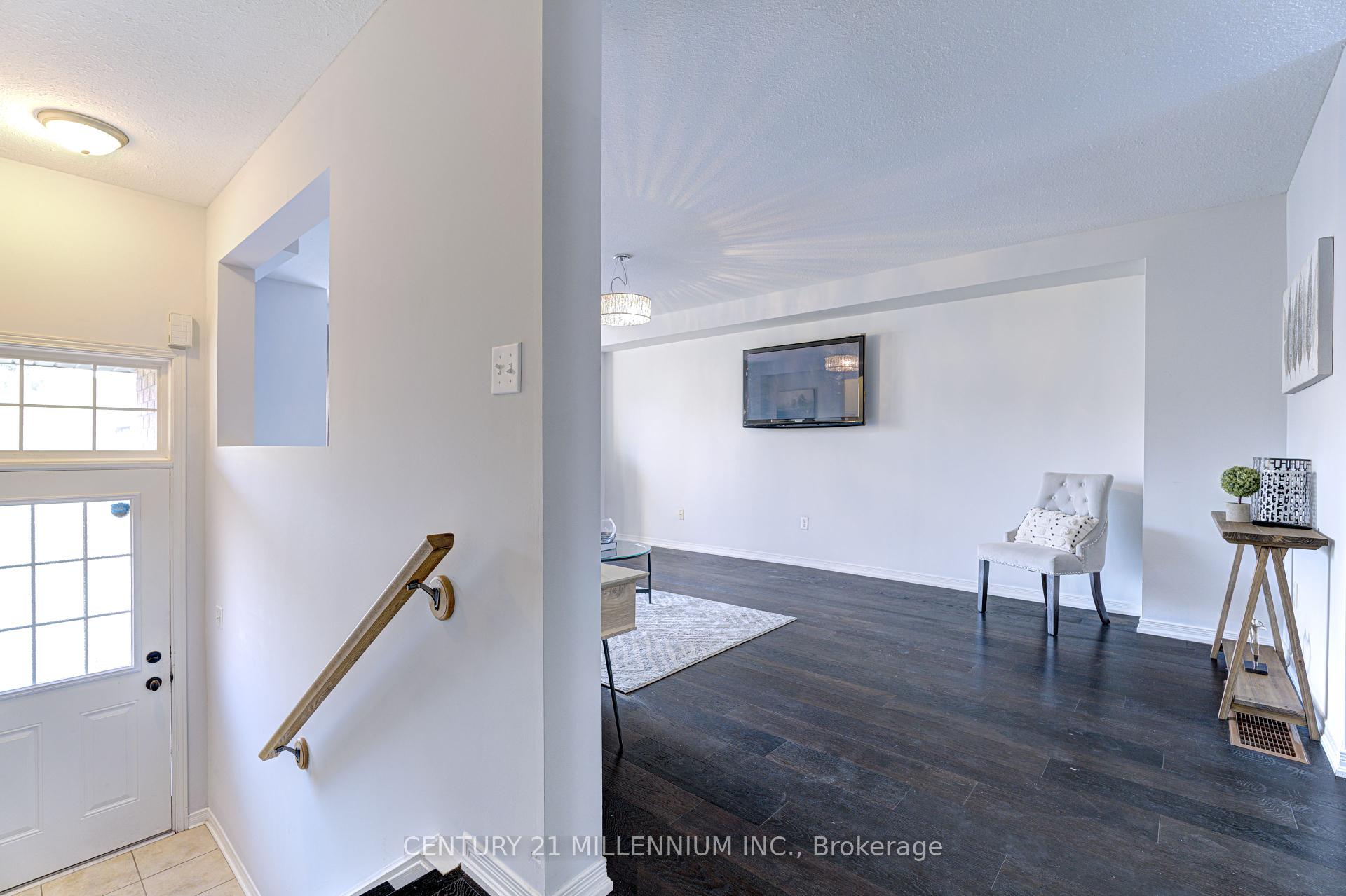 3 Bedrooms Condo at 151 Green,  Hamilton For sale