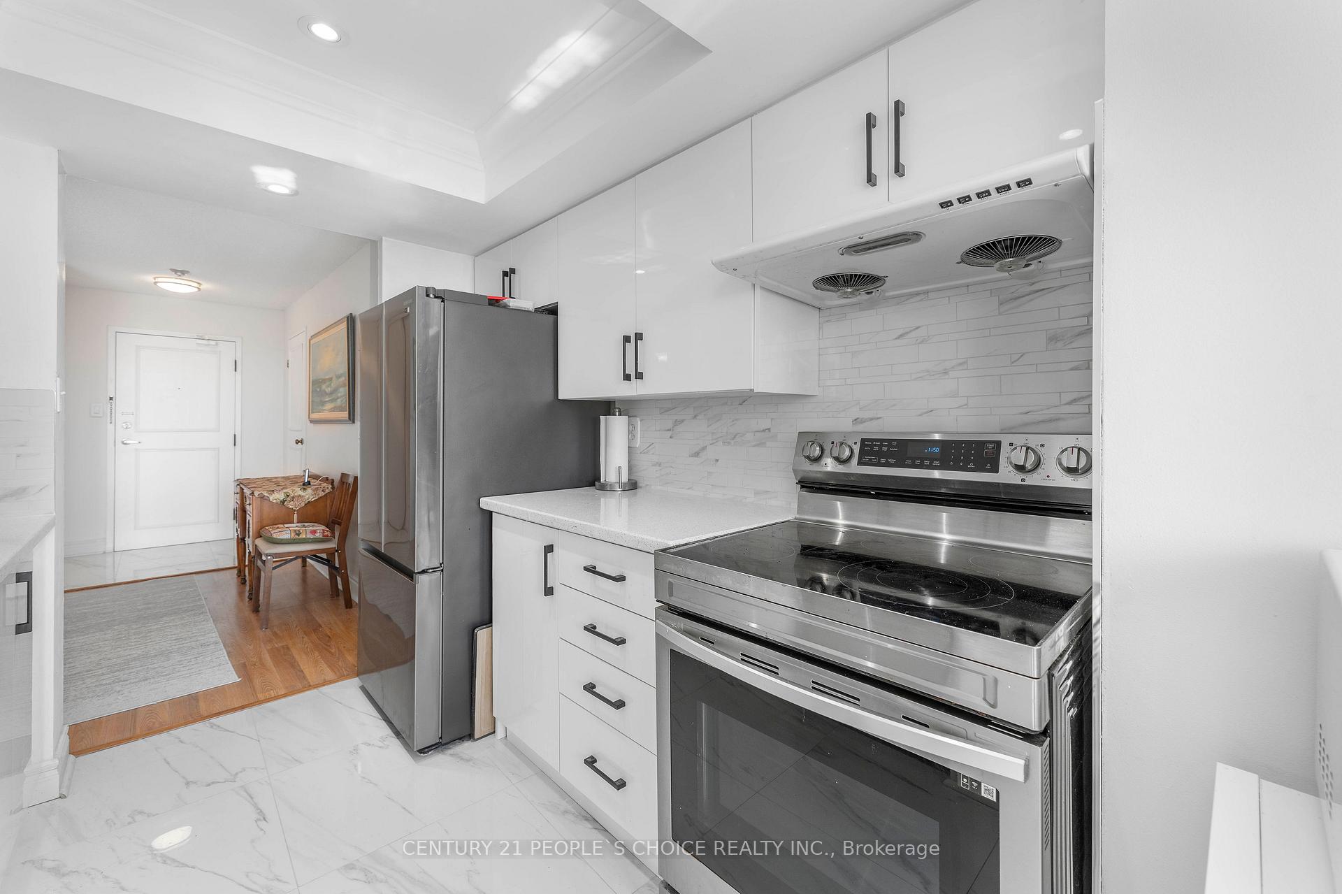 2 Bedrooms Condo at 3 Rowntree, Toronto For sale