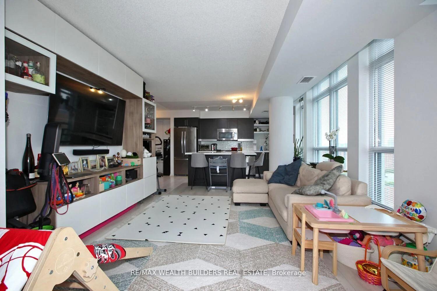 2 Bedrooms Condo at 400 Adelaide, Toronto For sale
